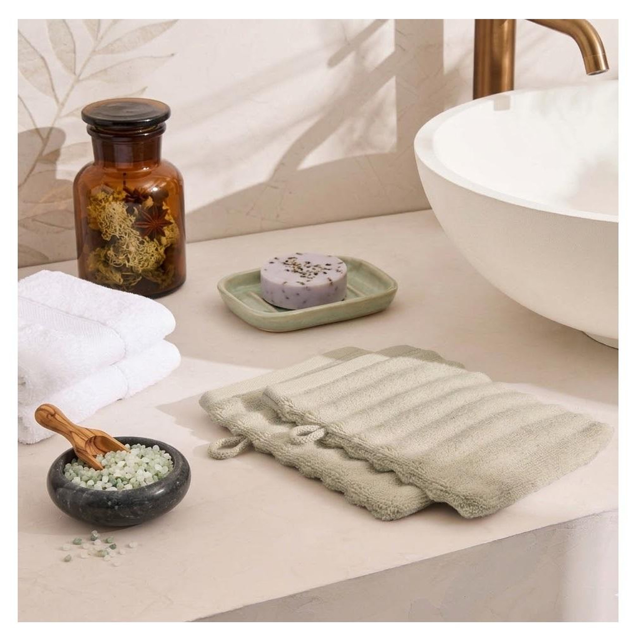 Voir la diapositive 2 : Eden Lot de 2 gants de toilette maia