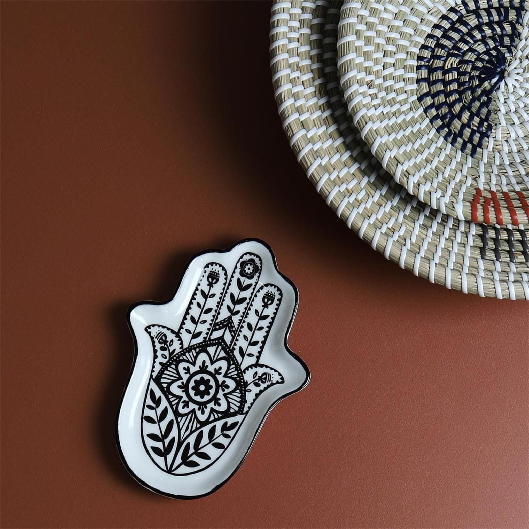 Voir la diapositive 4 : The Home Deco Factory Vide-poche main en céramique  mirage  11cm noir