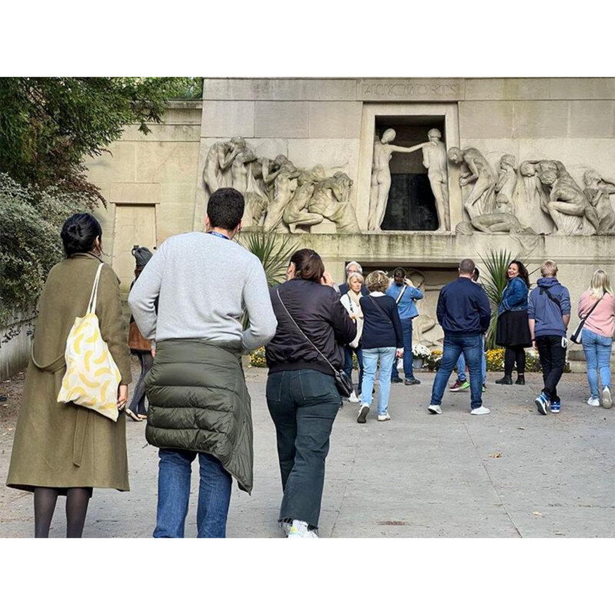 Smartbox Visite guidée en famille du cimetière du Père Lachaise pour 4 personnes à Paris - Coffret Cadeau Sport & Aventure