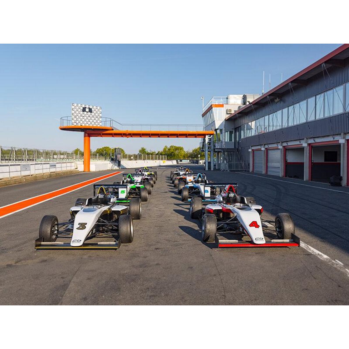 Smartbox Stage de pilotage monoplace : 15 tours sur le circuit de Nogaro en Formule 4 Tatuus - Coffret Cadeau Sport & Aventure