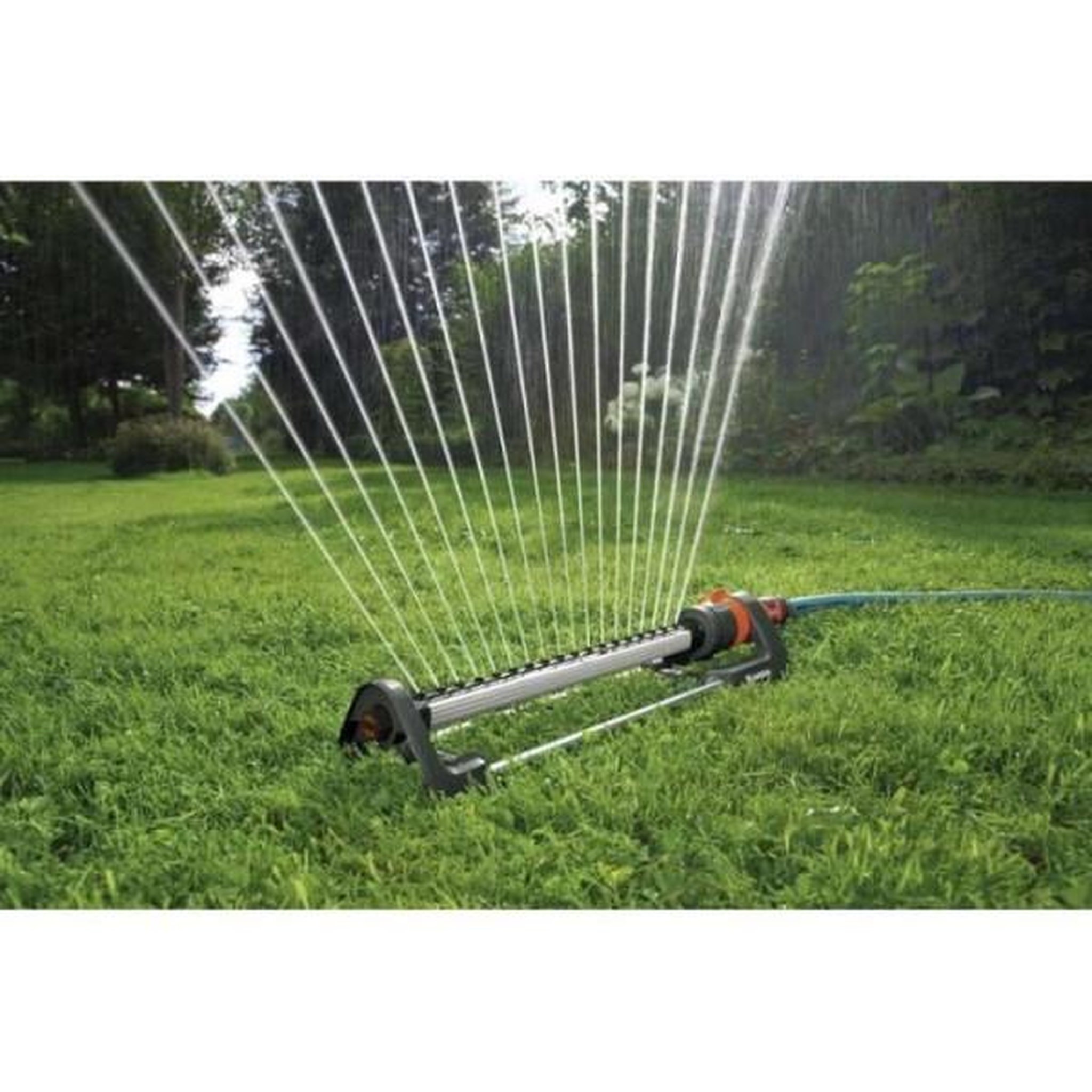 Voir la diapositive 2 : Gardena Arroseur  oscillant GARDENA Aqua L - Surface 280m² - Portée 18m max - Résistant UV et gel - Garantie 5 ans
