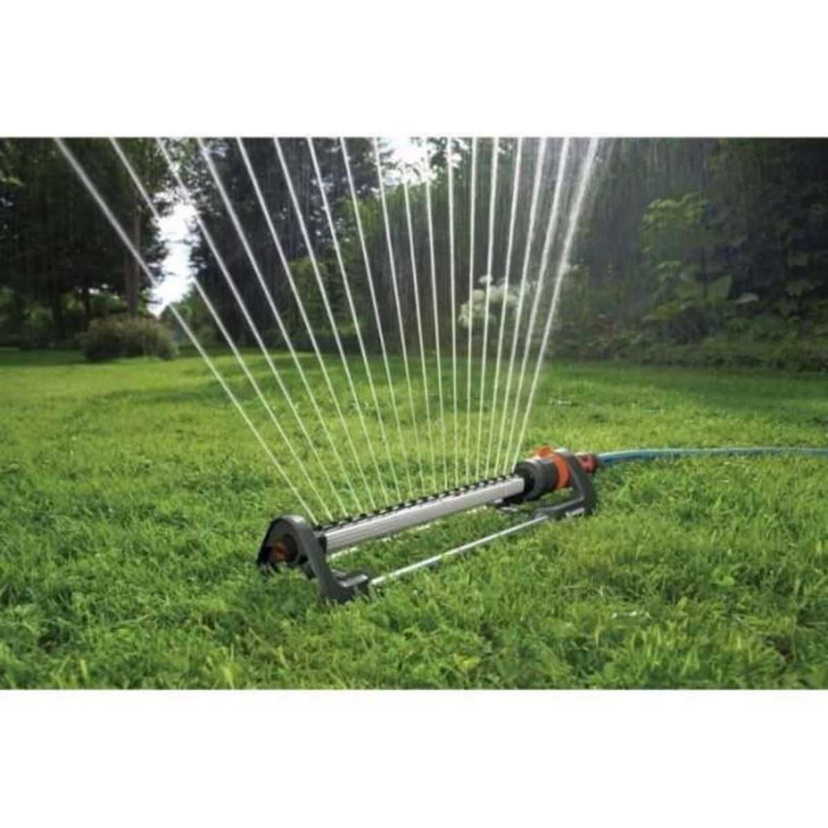 Gardena Arroseur  oscillant GARDENA Aqua L - Surface 280m² - Portée 18m max - Résistant UV et gel - Garantie 5 ans