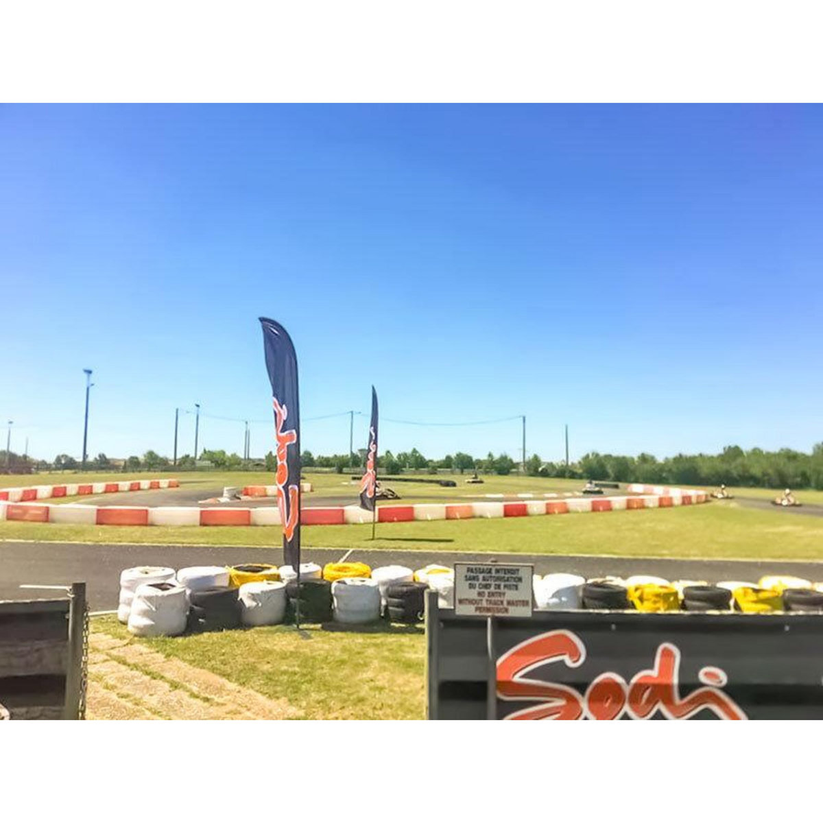 Smartbox Session de pilotage au volant d'un Fun Kart LR5 pour 2 enfants - Coffret Cadeau Sport & Aventure