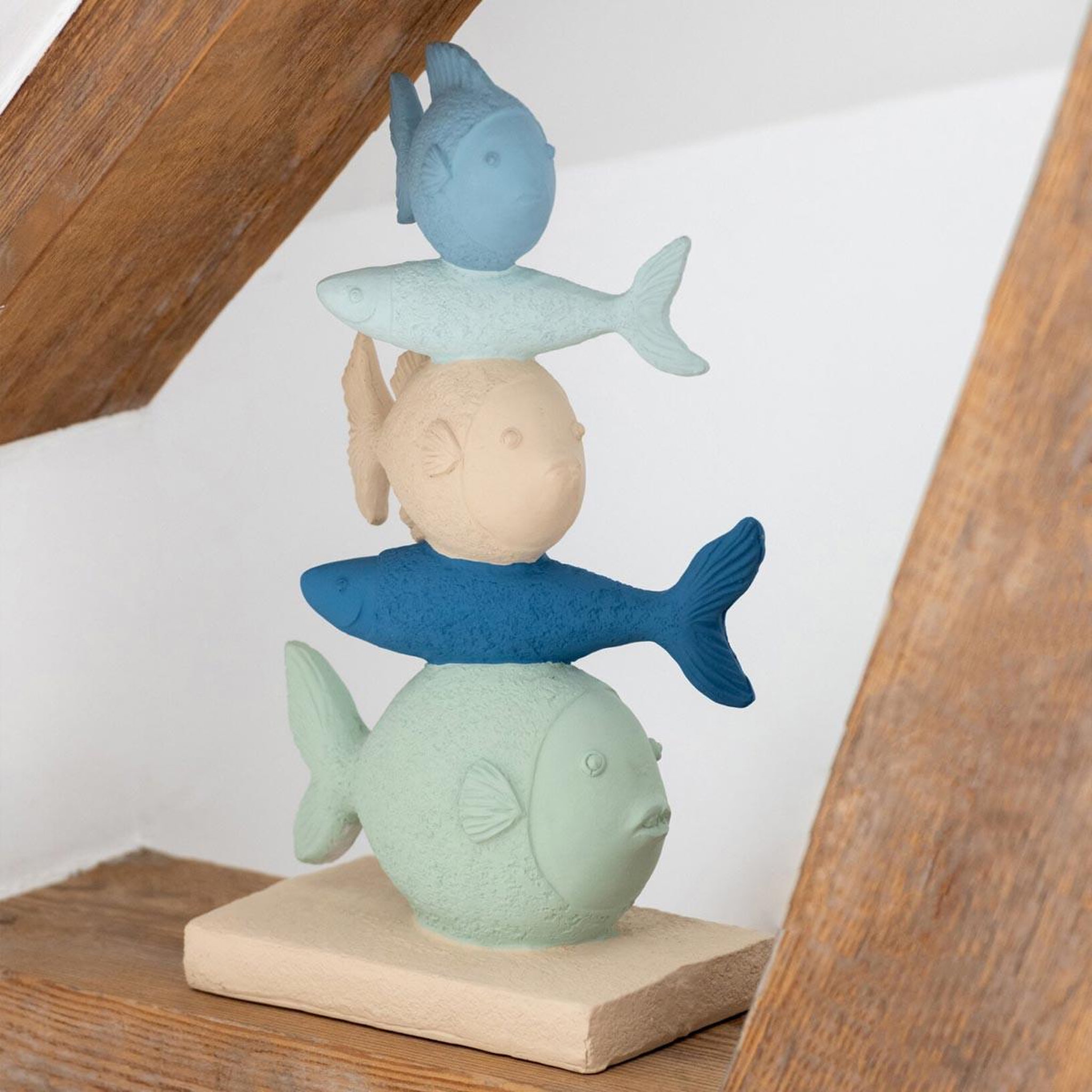 Voir la diapositive 3 : J-LINE Statuette pyramide de poissons  océan  32cm multicolore