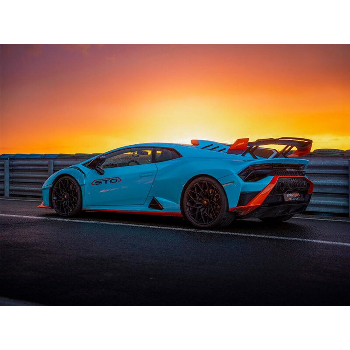 Smartbox Stage de pilotage : 2 tours sur le circuit de Vaison en Lamborghini Huracán STO - Coffret Cadeau Sport & Aventure