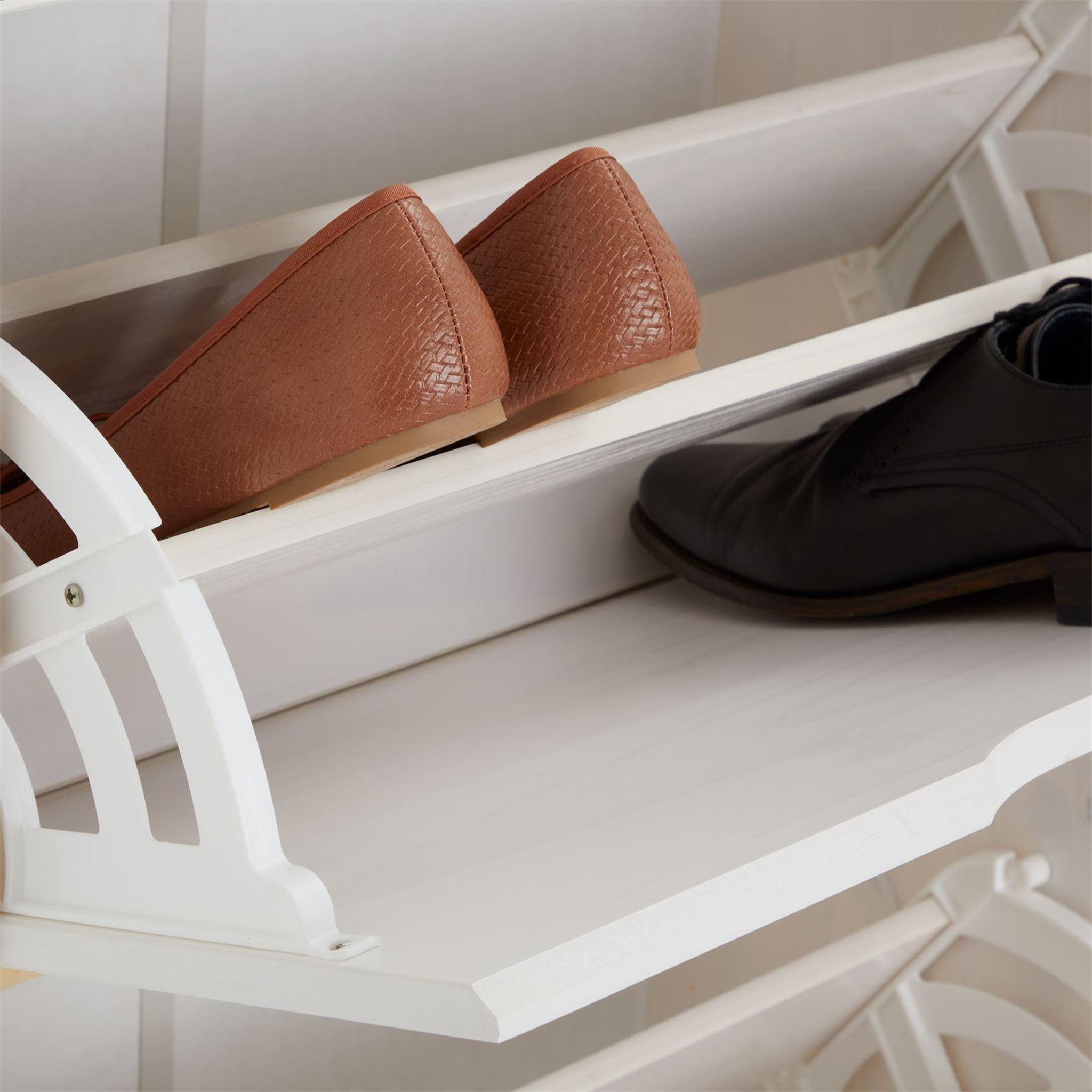 Voir la diapositive 6 : IDIMEX Meuble à chaussures en pin BASIL