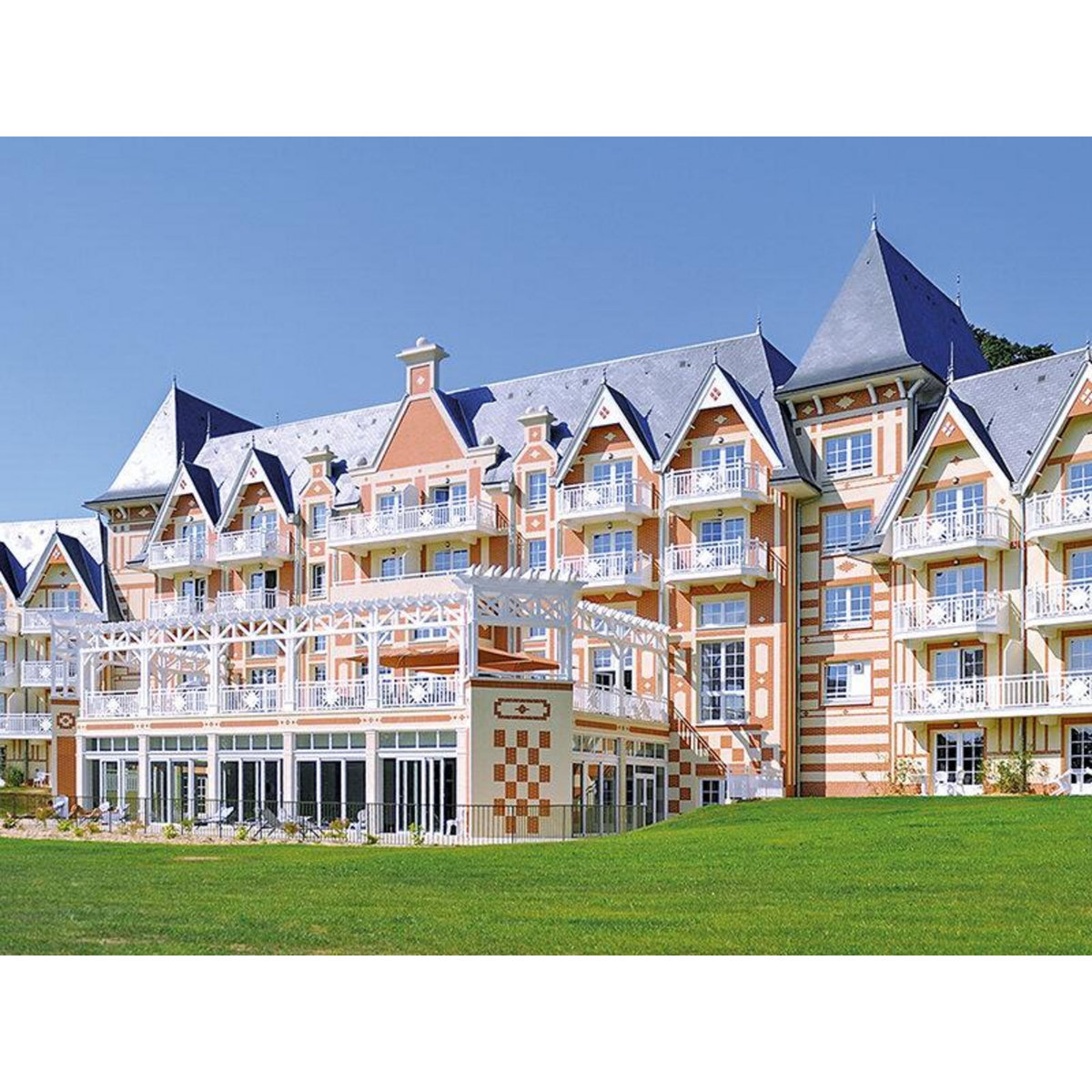 Smartbox Parenthèse bien-être dans un centre thermal avec accès au spa, parcours détente et soins - Coffret Cadeau Bien-être