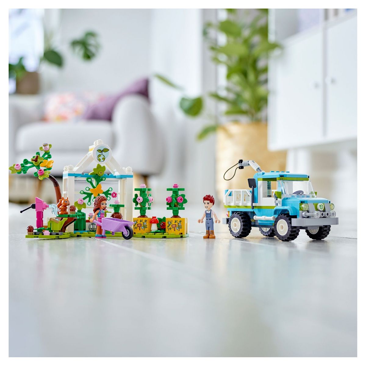 LEGO Friends 41707 Le Camion Planteur d&rsquo;Arbres, Jouet de Construction Voiture Jardin