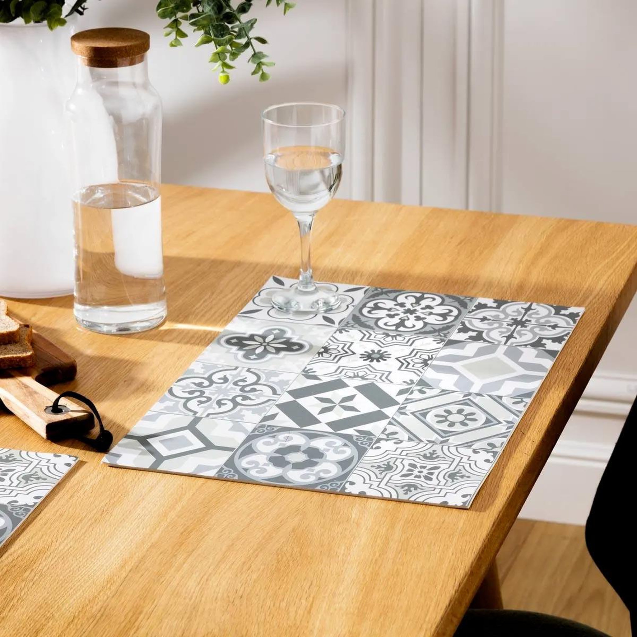 Voir la diapositive 2 : SECRET DE GOURMET Set de table design  mosco  30x45cm gris