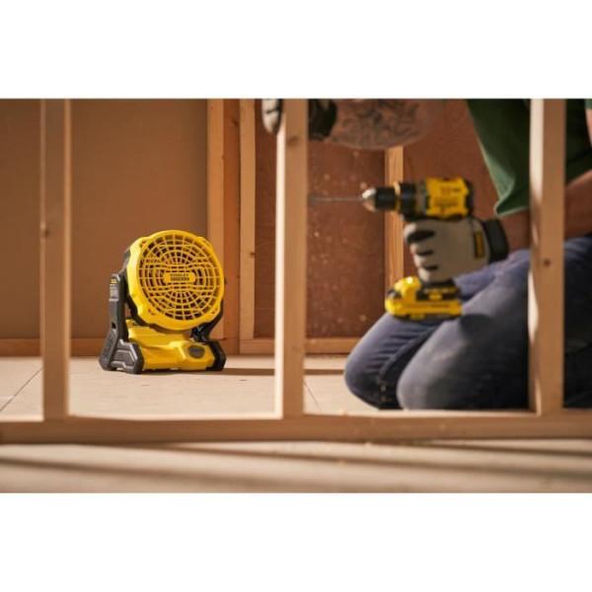 Voir la diapositive 4 : STANLEY FATMAX Ventilateur - STANLEY - SFMCE001B-XJ - 3 vitesses - 1100 m3/h - Autonomie 8h