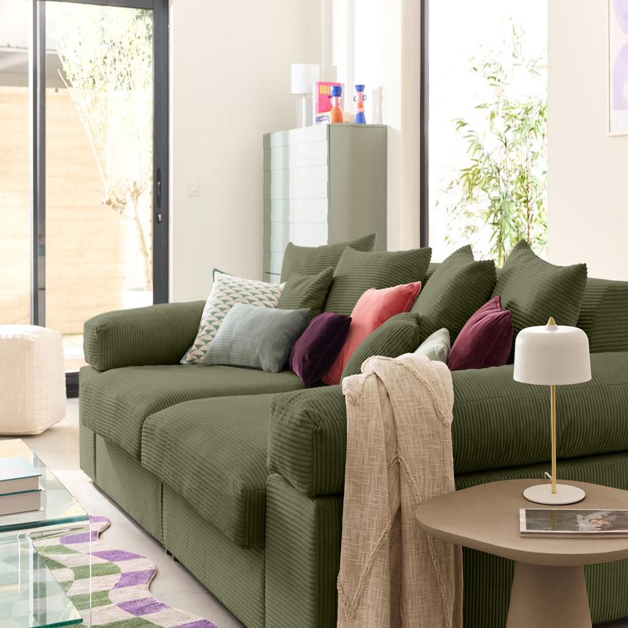 Voir la diapositive 2 : LISA DESIGN Aspen - canapé 4 places - assise profonde - velours côtelé