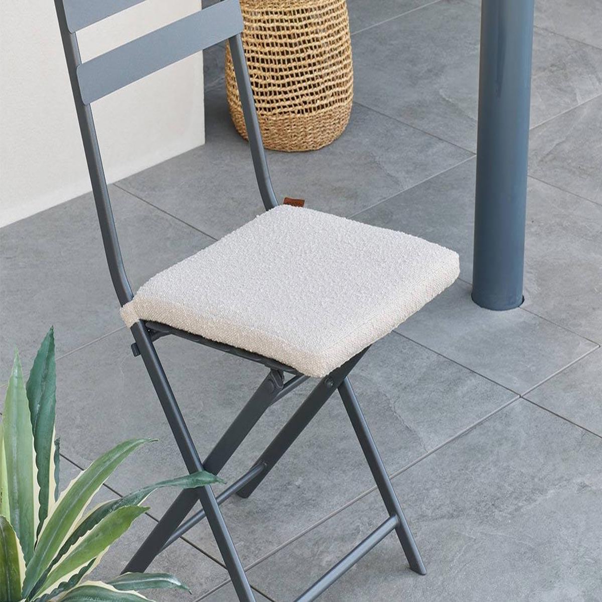 Voir la diapositive 3 : HESPERIDE Galette de chaise Solfia 40 x 40 cm blé - Hespéride