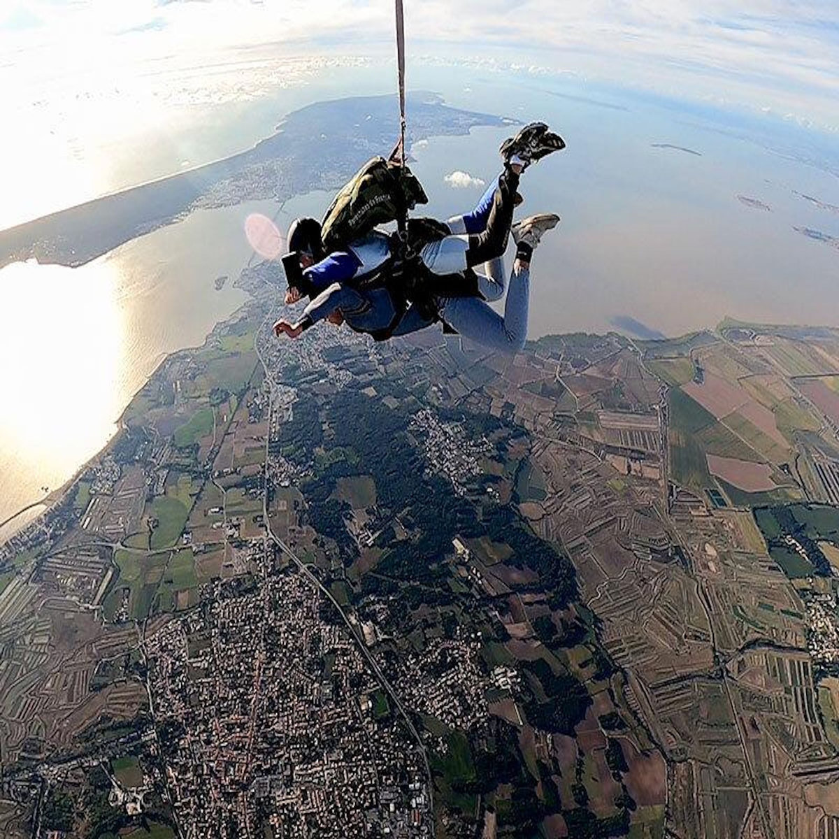 Smartbox Saut en parachute au-dessus de Rochefort, Marennes et Oléron pour 2 - Coffret Cadeau Sport & Aventure