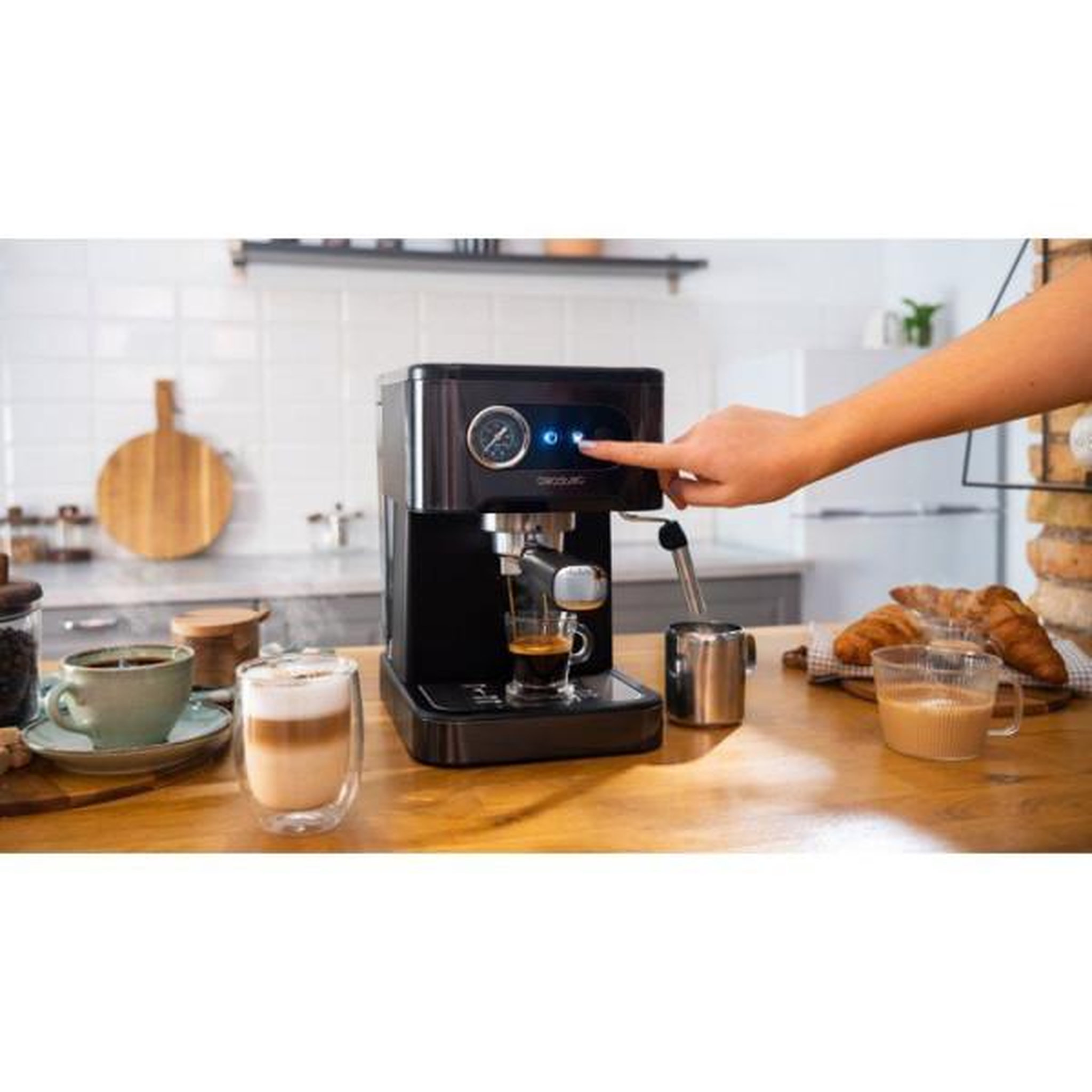 Voir la diapositive 6 : CECOTEC Machine à Expresso Manuelle Cecotec 20 Bars Pression avec Lance à Vapeur Ajustable, Réservoir d'Eau 1,5L et Récipient à Lait 550ml