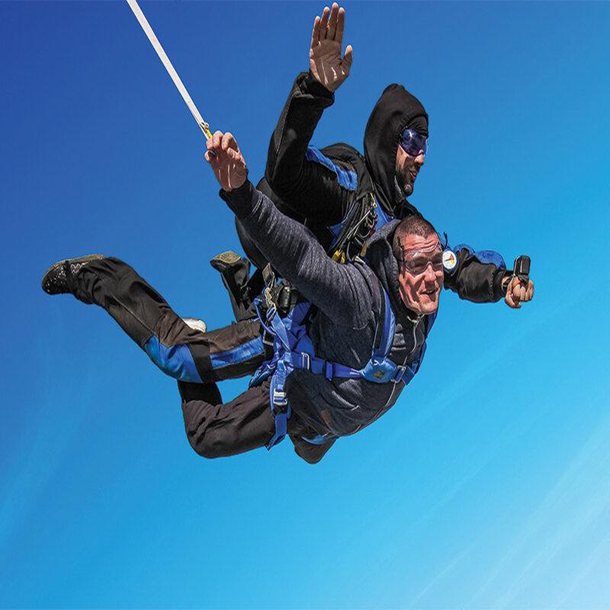 Voir la diapositive 2 : Smartbox Saut en parachute en tandem près de dijon - coffret cadeau sport & aventure