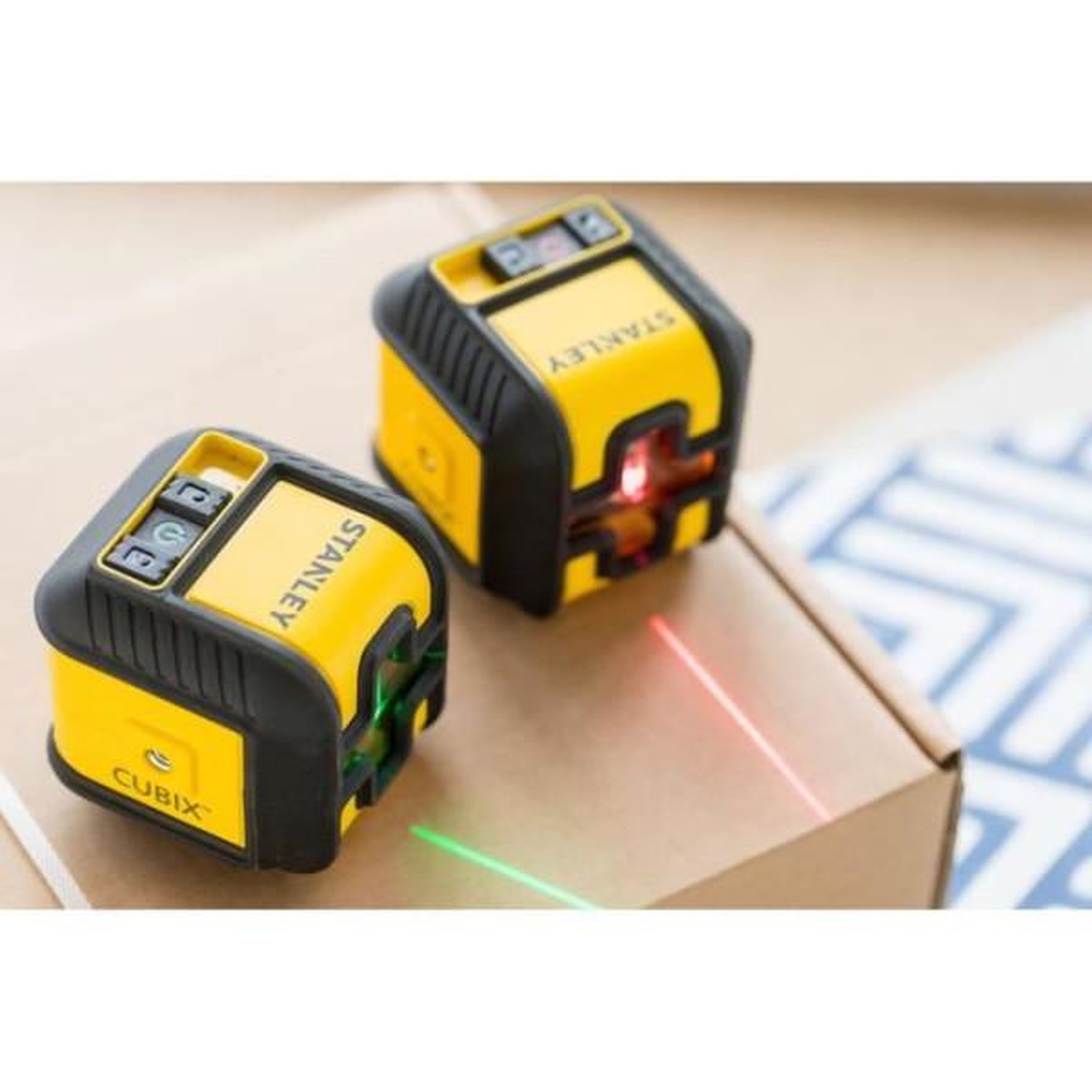 Voir la diapositive 4 : Stanley Niveau Laser Croix - STANLEY - STHT77498-1 - Rouge