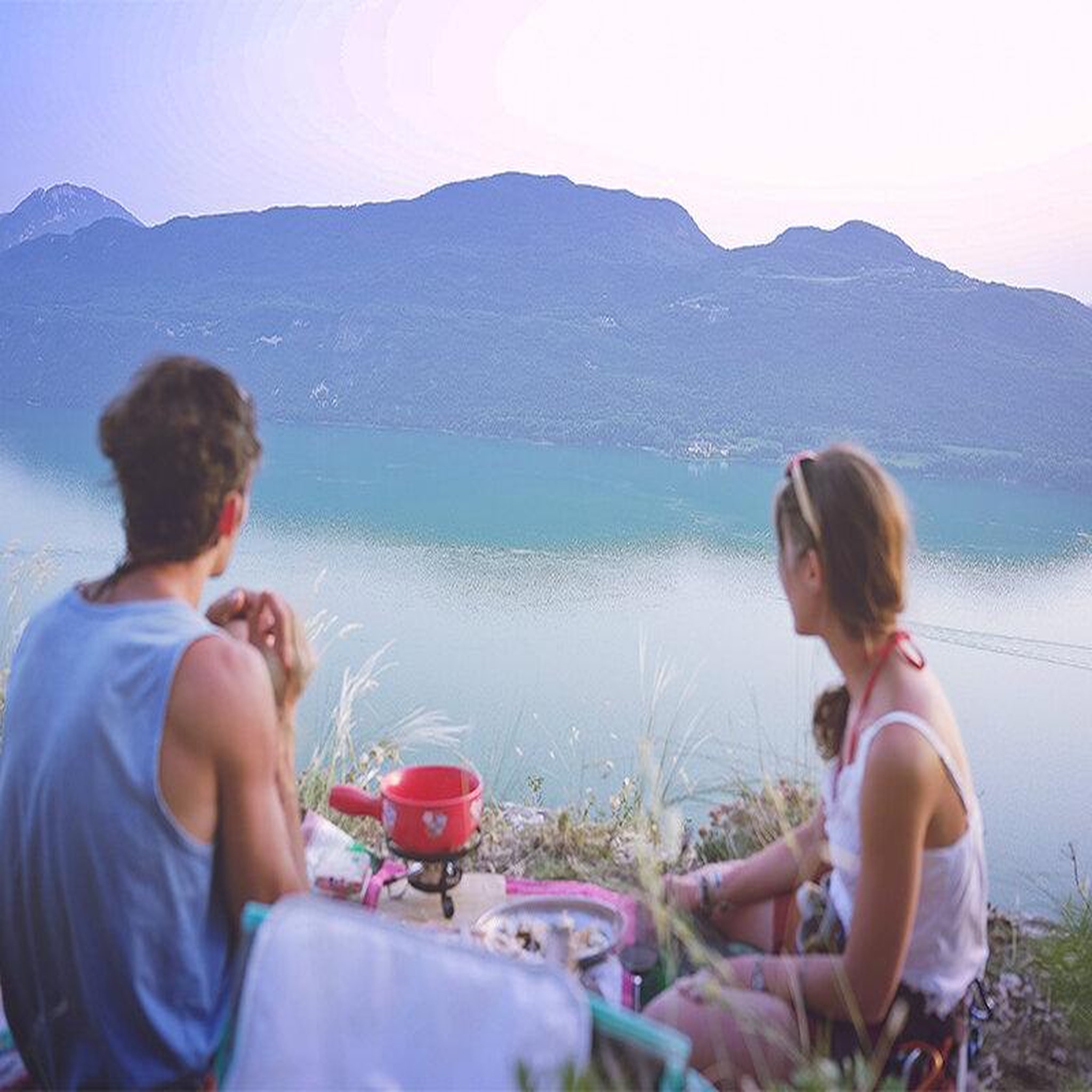 Voir la diapositive 3 : Smartbox 2 jours insolites à flanc de falaise avec repas au bord du lac du bourget - coffret cadeau séjour