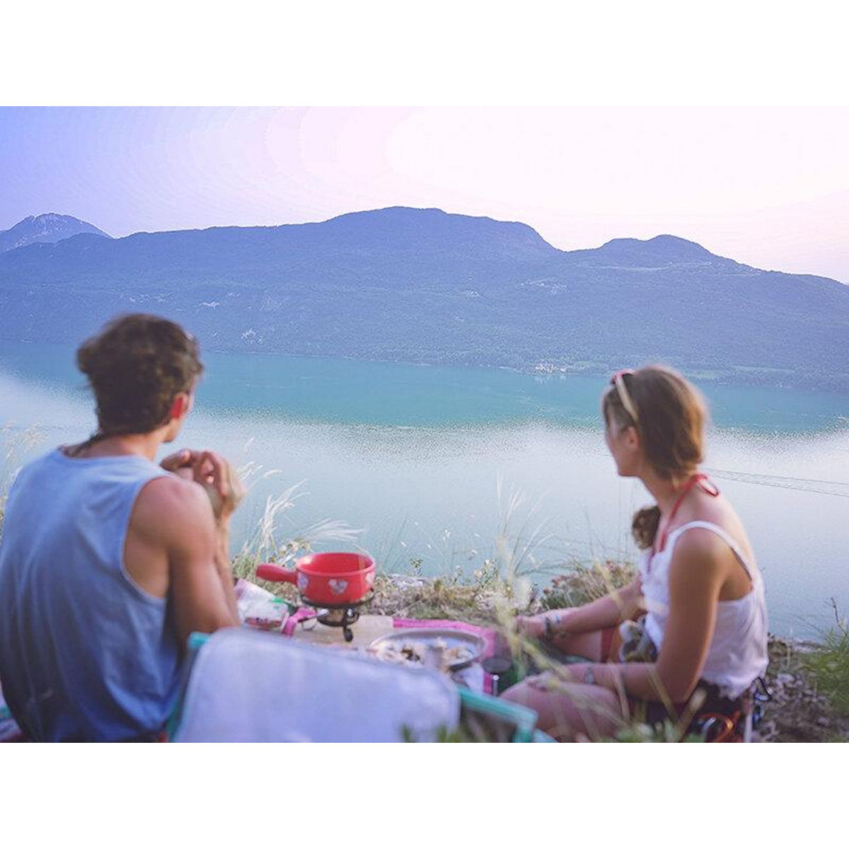 Smartbox 2 jours insolites à flanc de falaise avec repas au bord du lac du Bourget - Coffret Cadeau Séjour