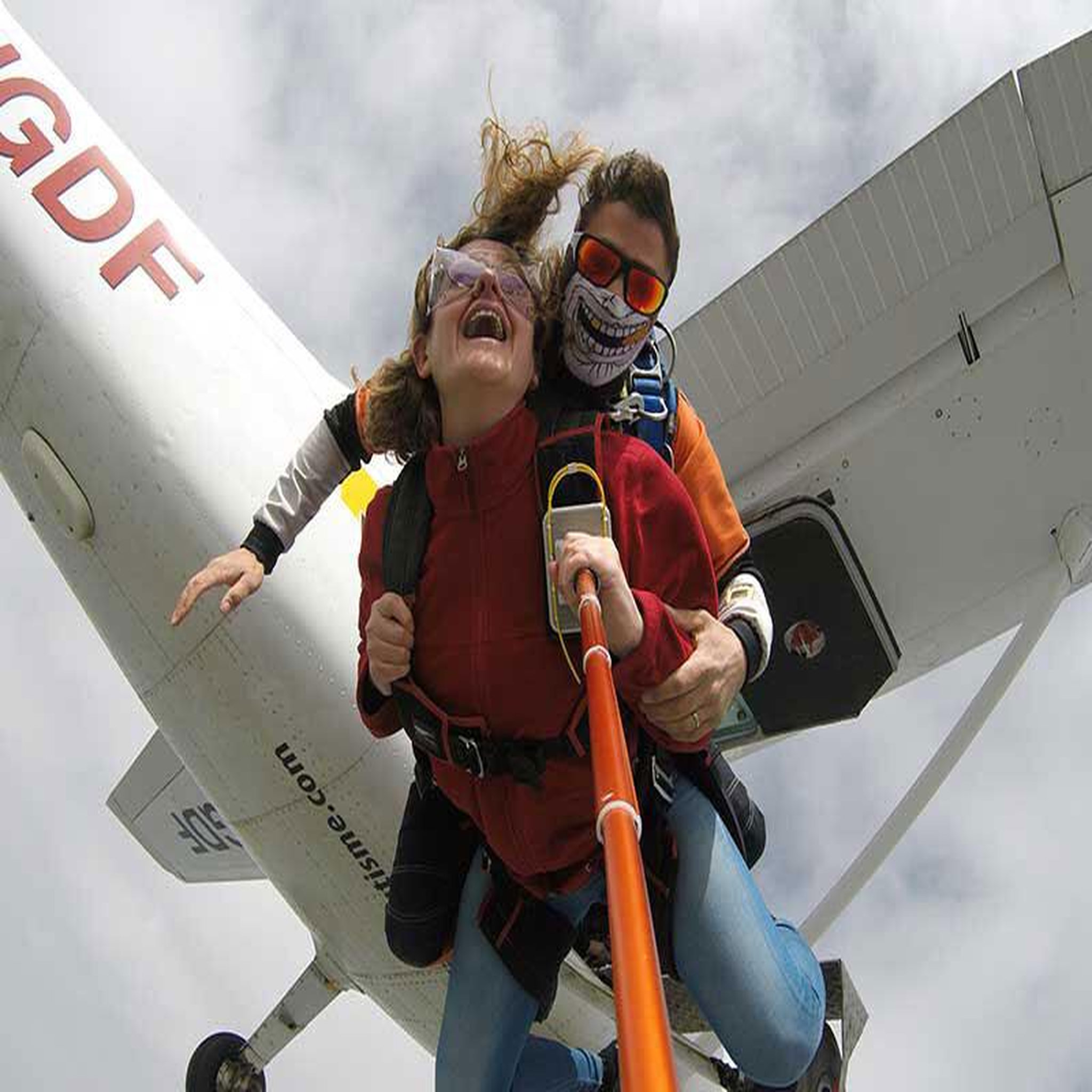 Voir la diapositive 4 : Smartbox Saut en parachute en tandem à 4 000 m à montélimar - coffret cadeau sport & aventure