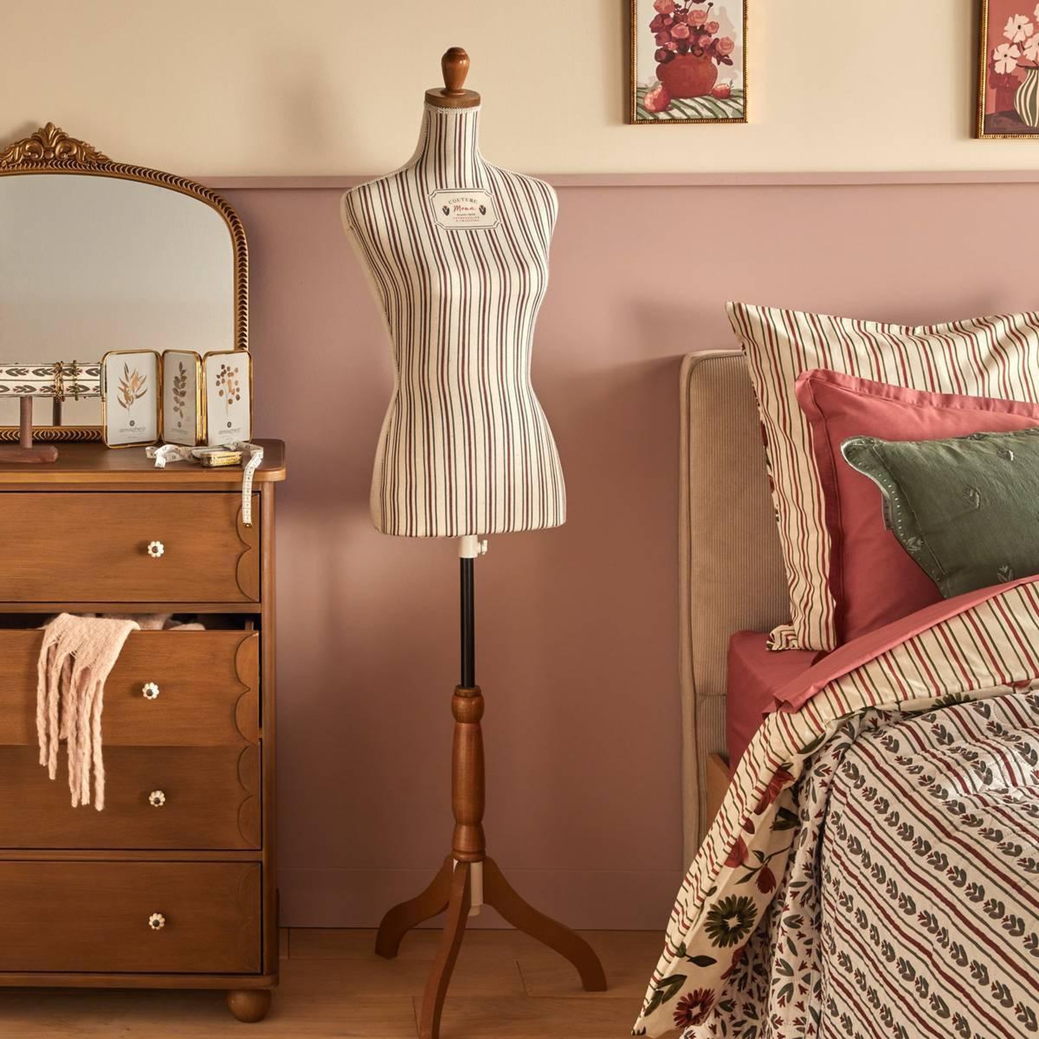 Voir la diapositive 3 : ATMOSPHERA Mannequin déco  mona  160cm multicolore