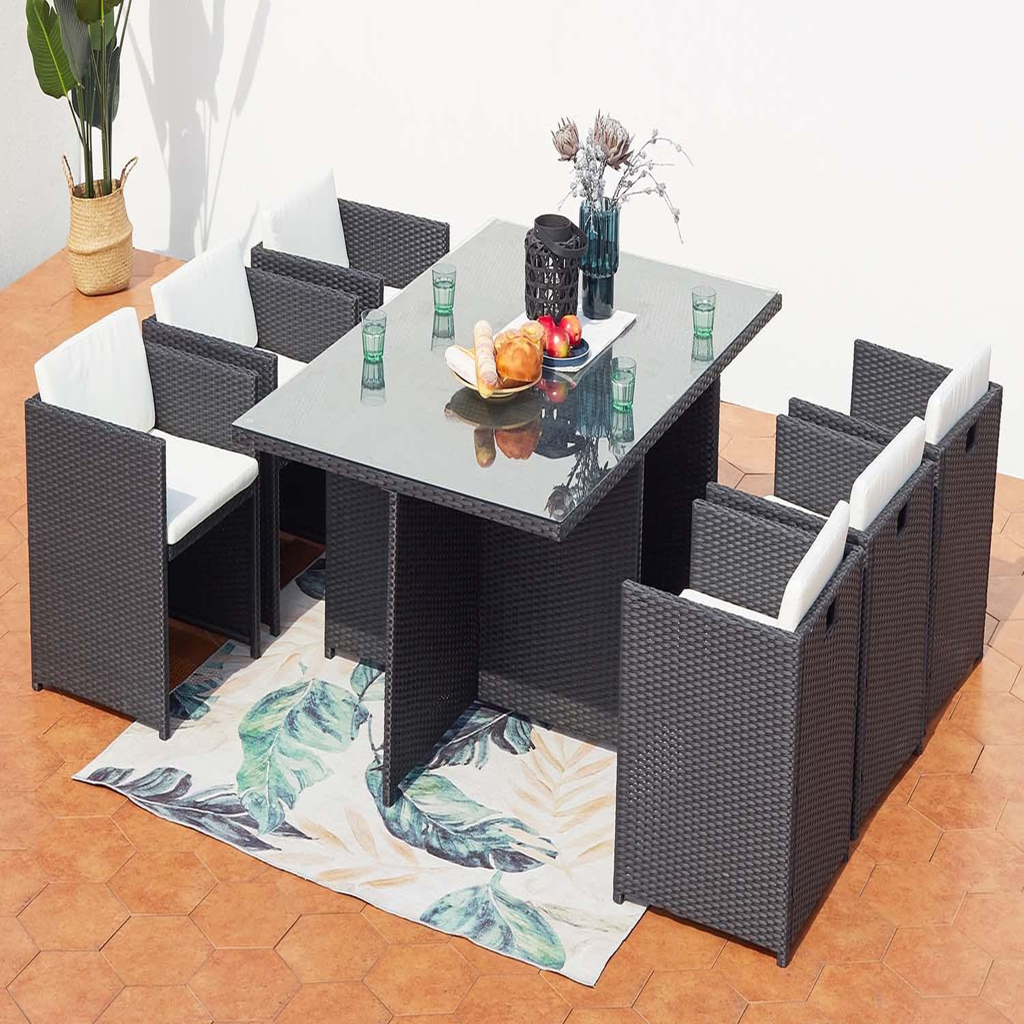 Voir la diapositive 2 : CONCEPT USINE Table et chaises 6 places encastrables en résine noir-blanc miami