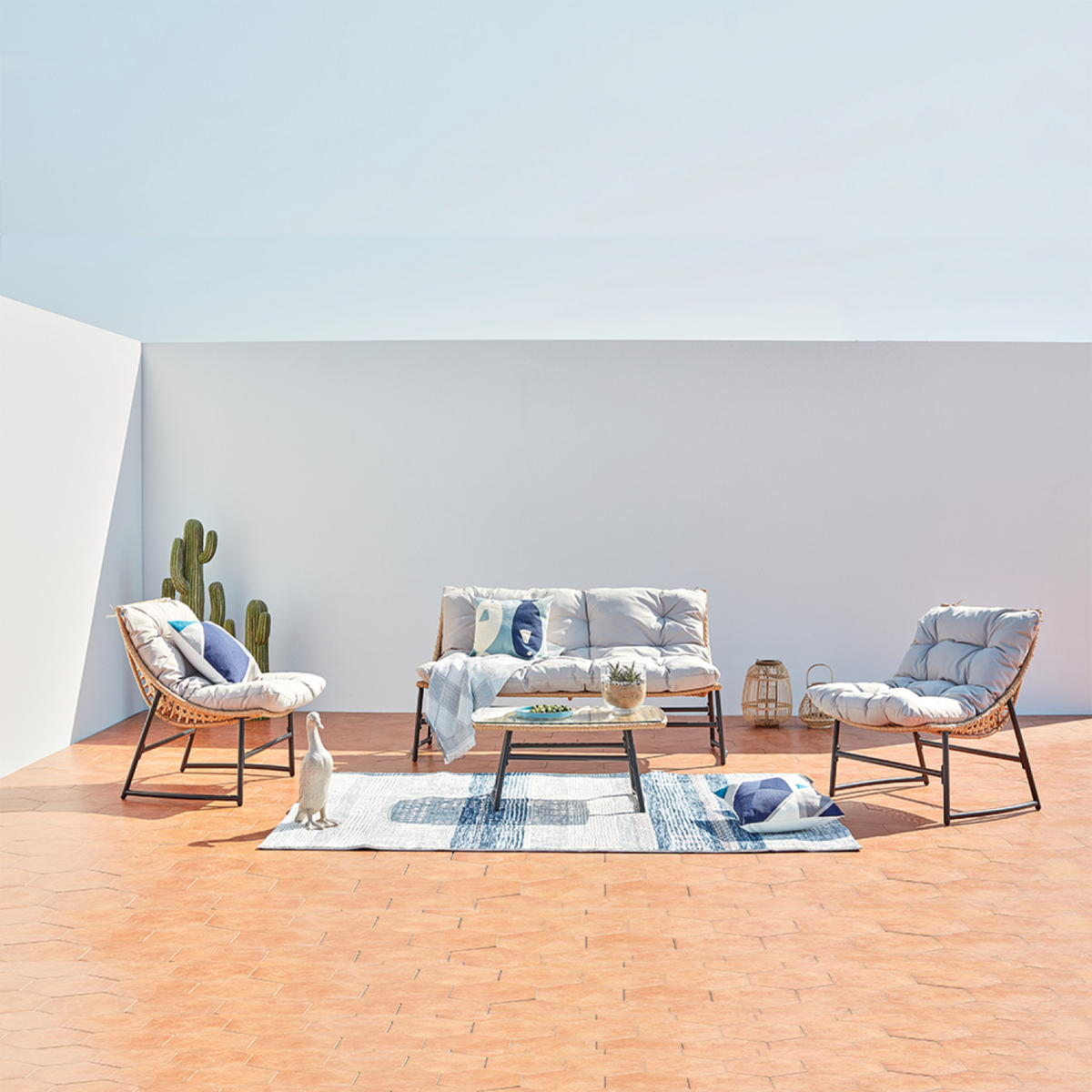 CONCEPT USINE Salon de jardin bas 4 places en résine rotin & acier GUAHANA