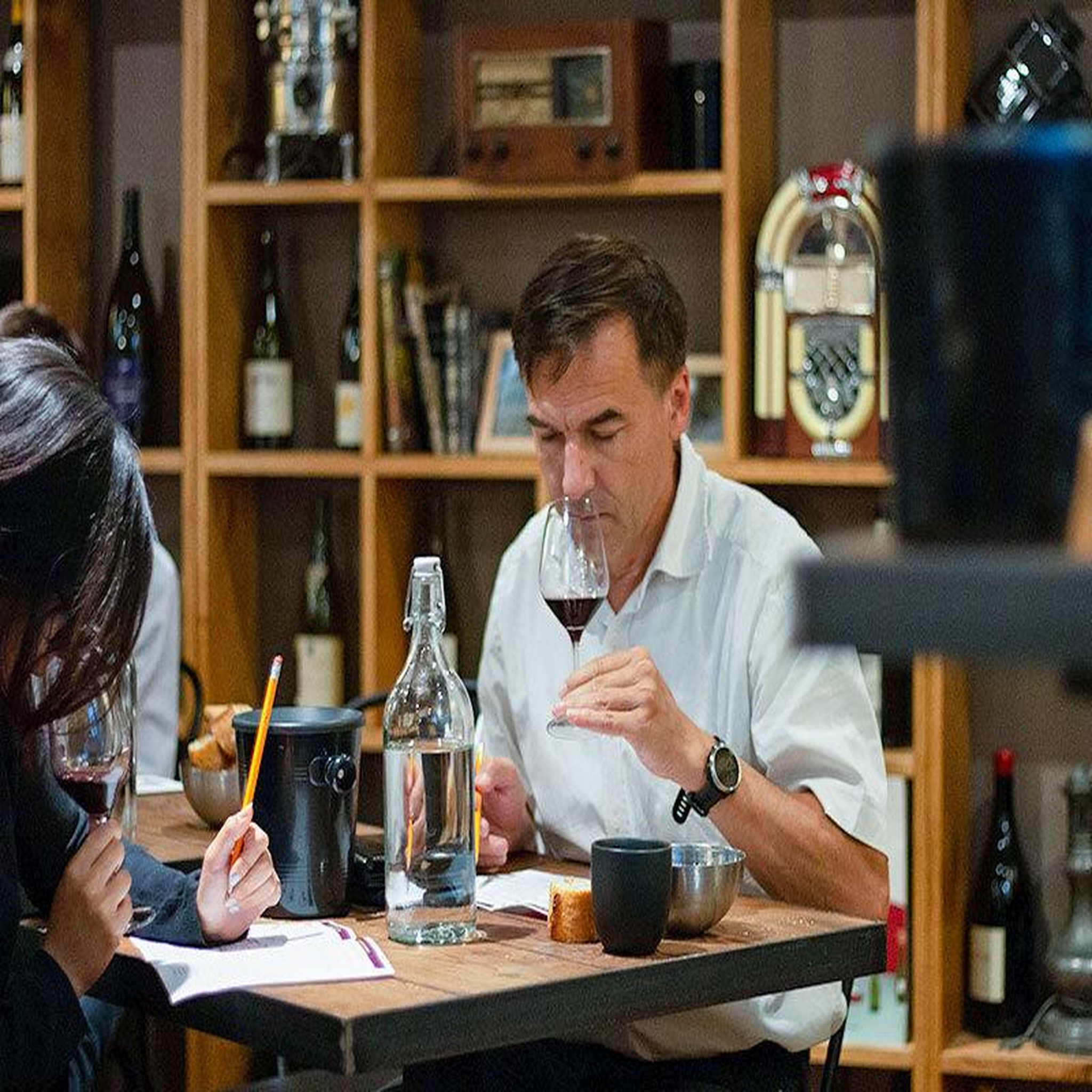 Voir la diapositive 6 : Smartbox Atelier œnologique : 1 journée initiation à la dégustation pour 2 - coffret cadeau gastronomie