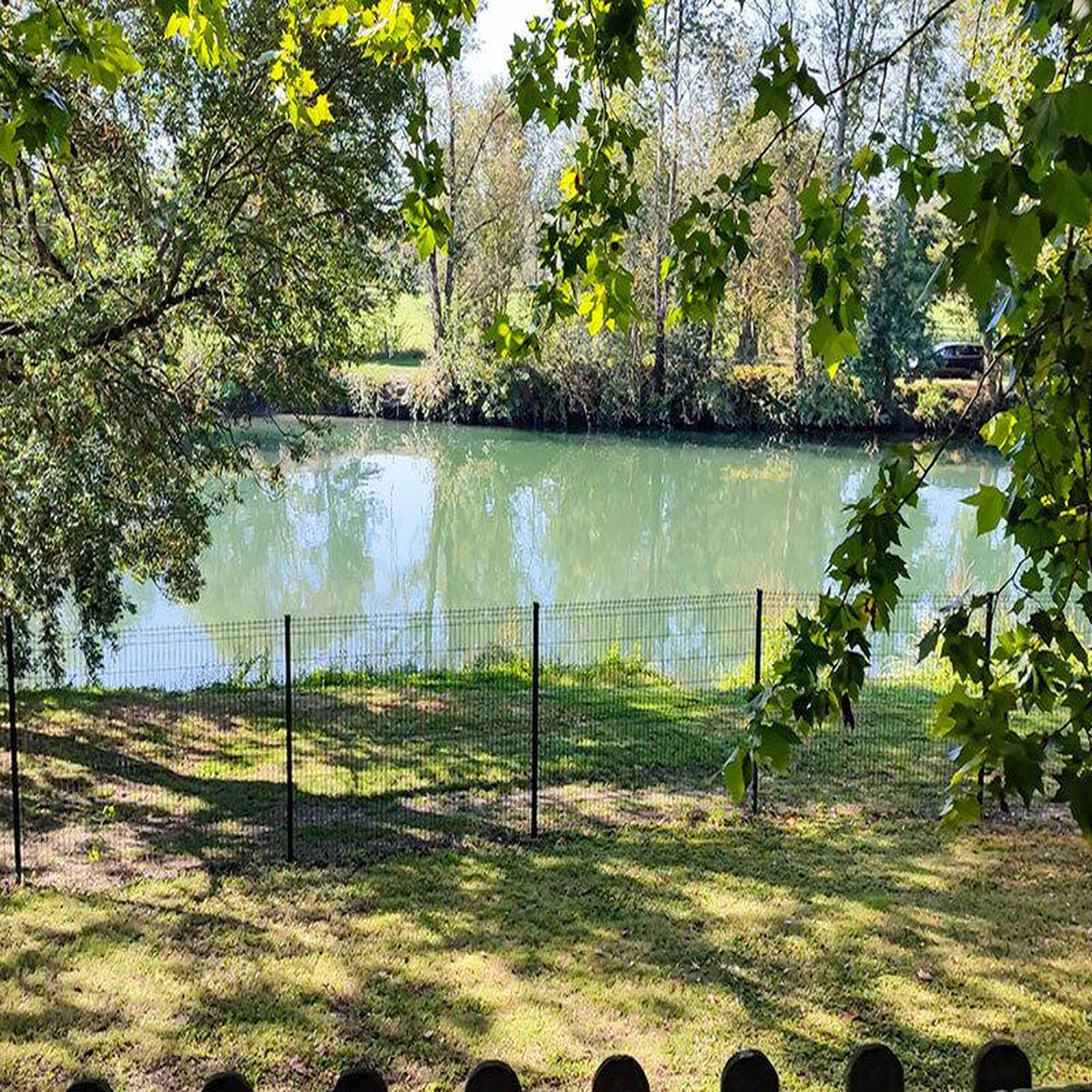 Voir la diapositive 3 : Smartbox Séjour insolite : 3 jours en chalet sur pilotis près de cognac - coffret cadeau séjour