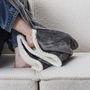 Voir la diapositive 2 : Paris Prix Plaid Avec Poche Pieds  Sherpa  127x178cm Gris