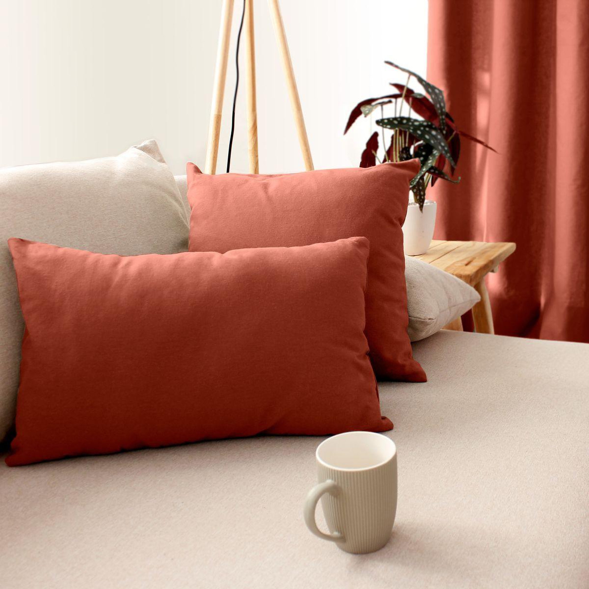 Voir la diapositive 2 : ENJOY HOME Coussin déco uni  panama  30x50cm terracotta