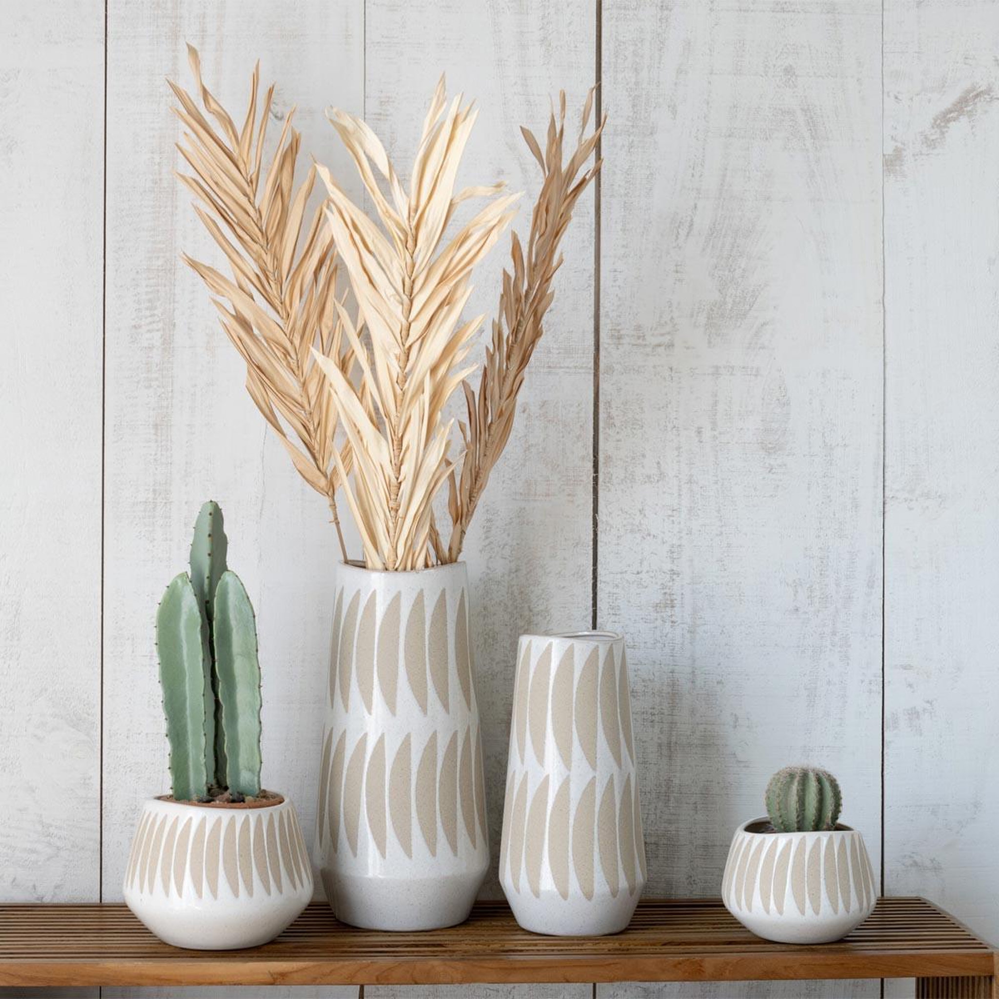 Voir la diapositive 4 : J-LINE Vase déco en grès  kai  40cm beige & blanc