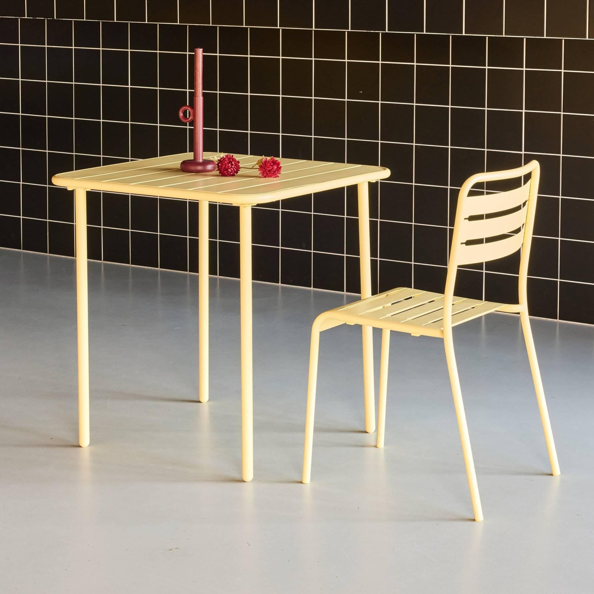 SWEEEK Table de jardin métal 2 places, Amelia 70 x 70cm