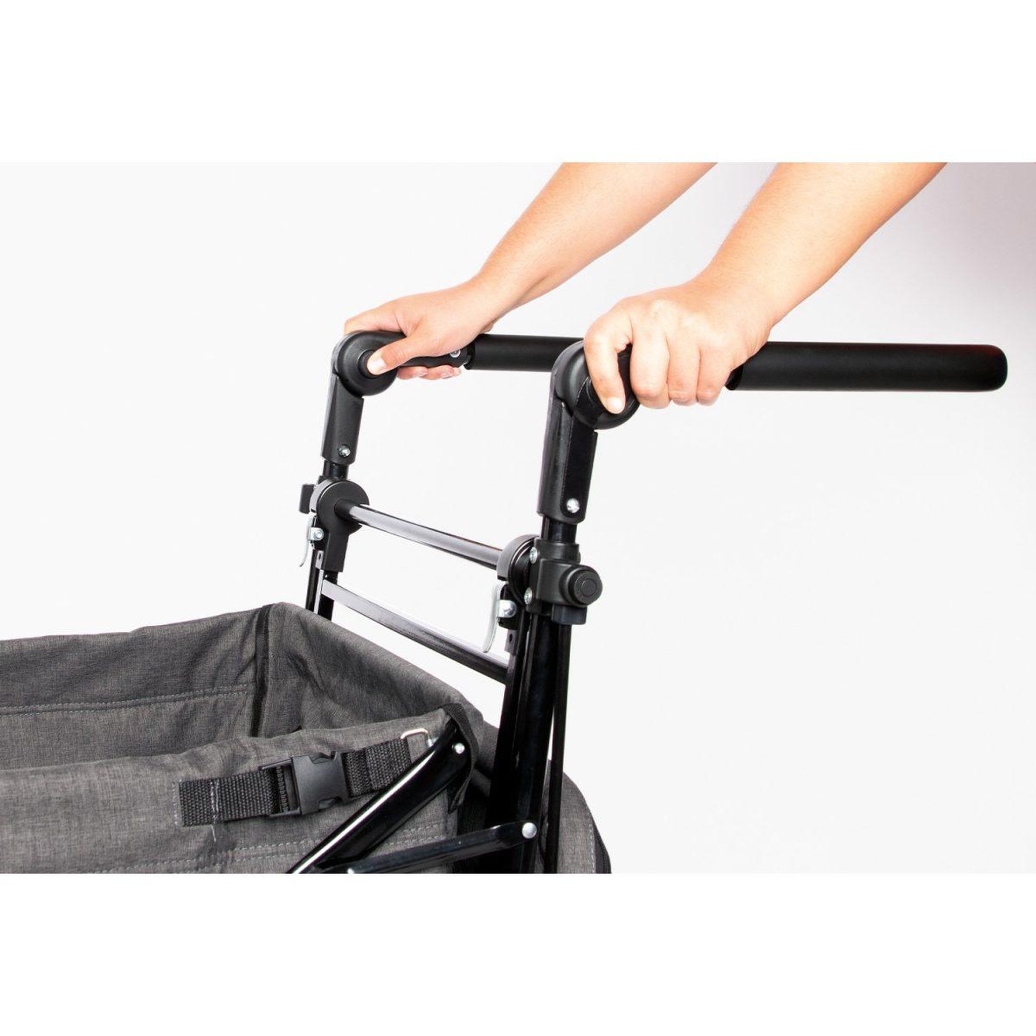 Voir la diapositive 5 : Pinolino Chariot de transport pliant AddPlus - frein, protection pluie - gris chiné