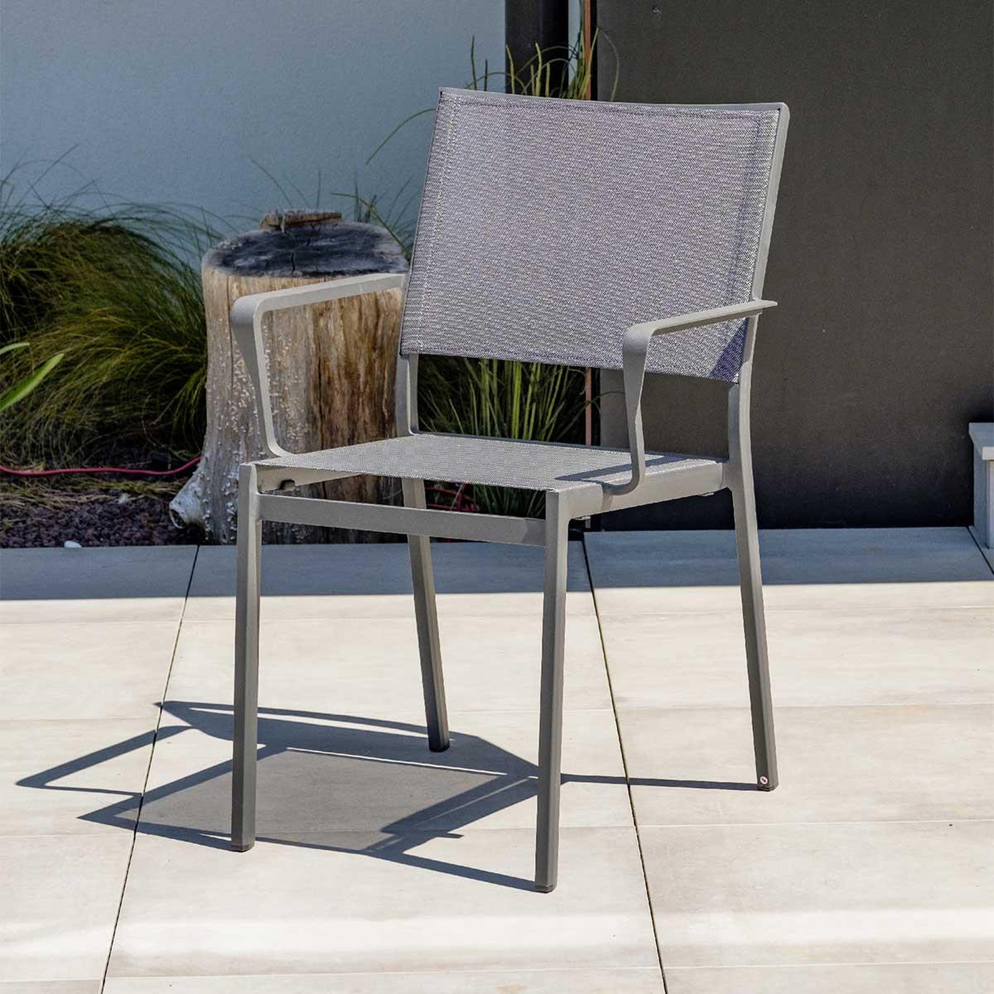 Voir la diapositive 4 : DCB GARDEN Lot de 2 Fauteuils de Jardin Empilables  Stockholm  84cm Gris Anthracite