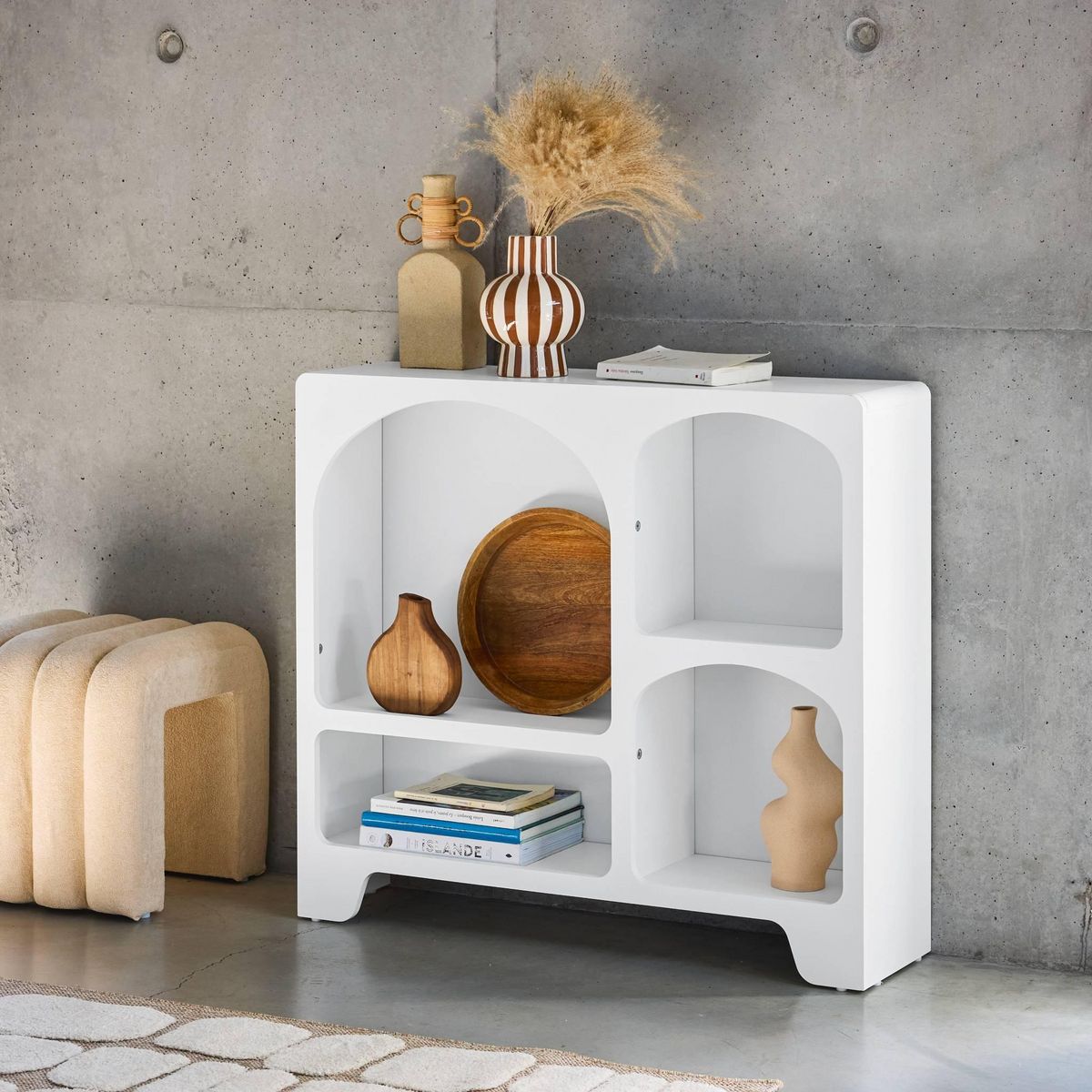 SWEEEK Buffet organique plusieurs niches 4 compartiments. buffet bas. effet bois blanc 90cm