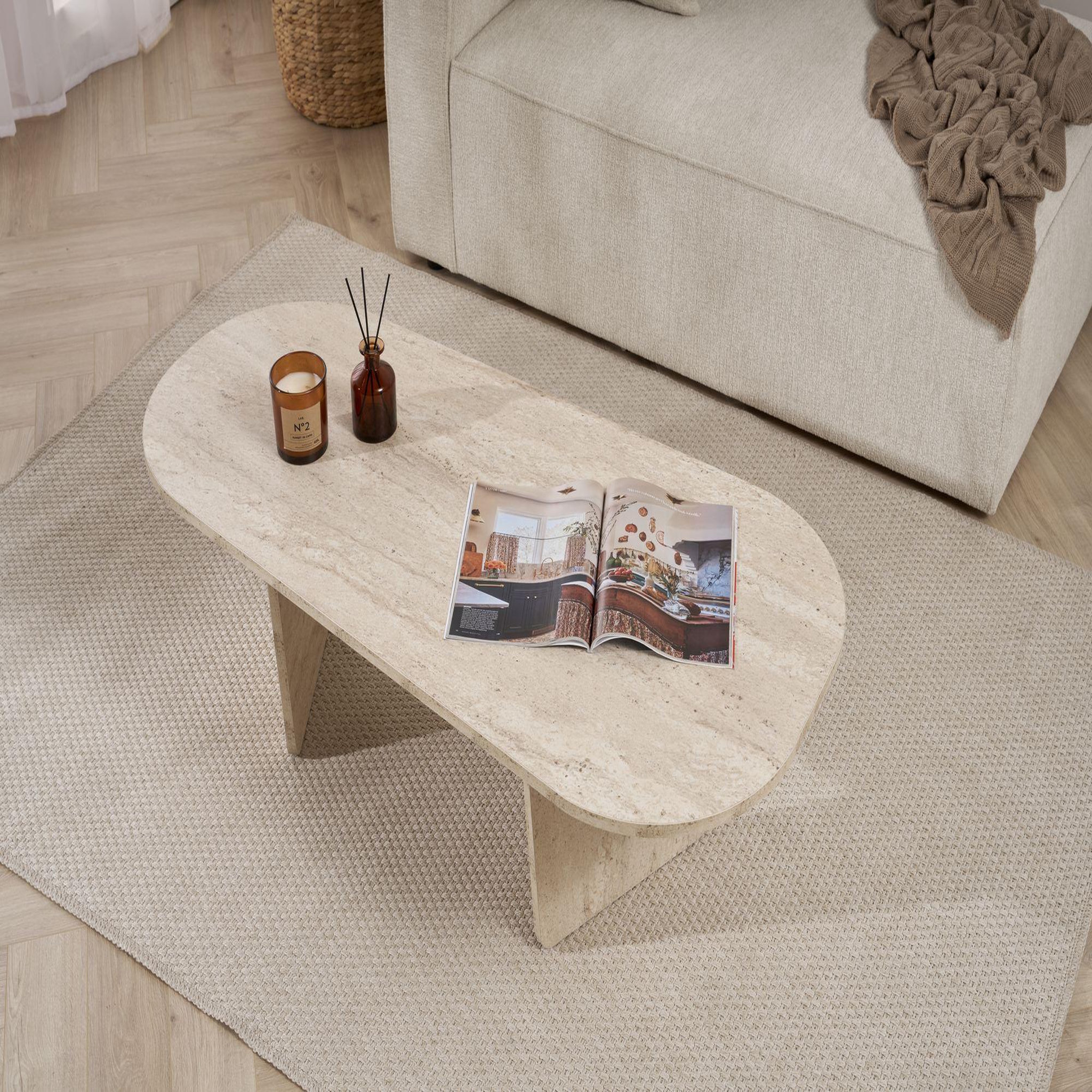 Voir la diapositive 4 : Habitat et Jardin Table basse en bois  ovalis  - 130 x 65 x 40 cm - travertin
