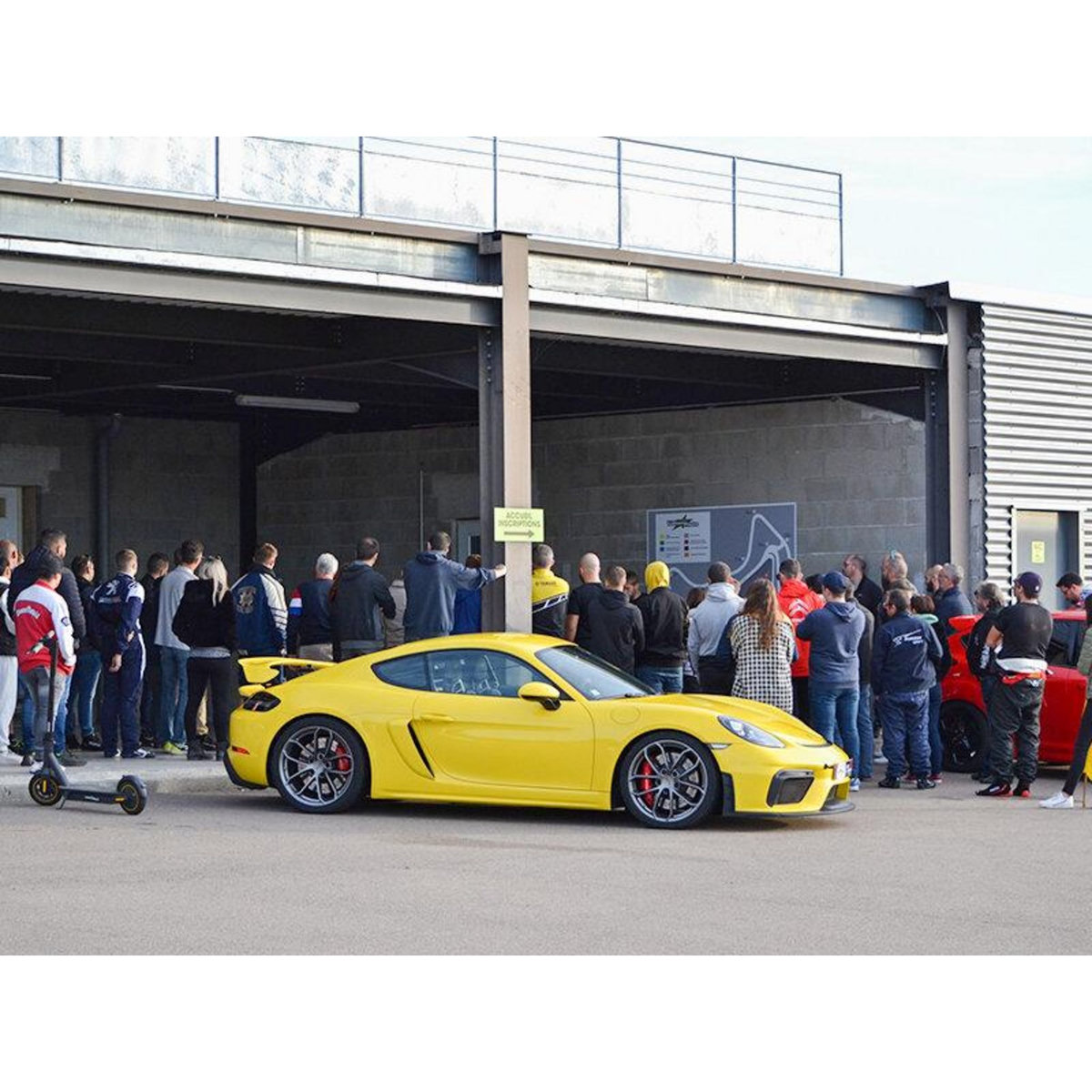 Smartbox Pilotage d'une Porsche GTA 4 Clubsport pendant 2 tours sur le circuit de Bresse - Coffret Cadeau Sport & Aventure