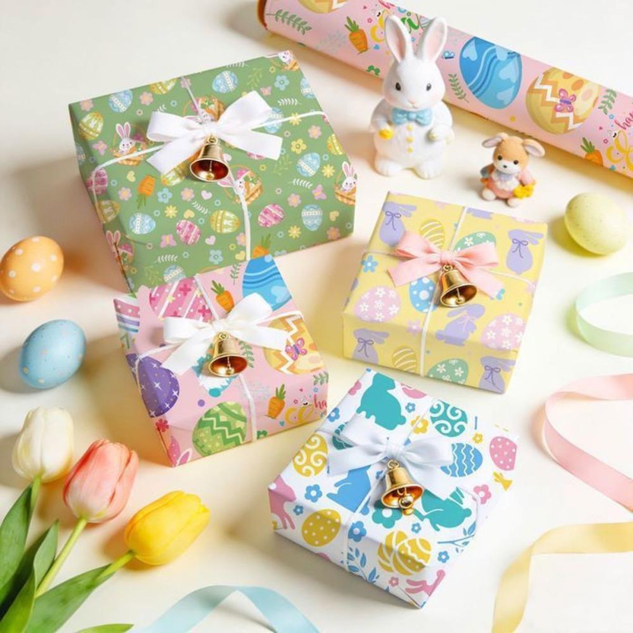 Voir la diapositive 6 : Papier cadeau de Pâques en rouleaux 40 cm x 3 m, lot de 4 motifs lapins et œufs multicolores