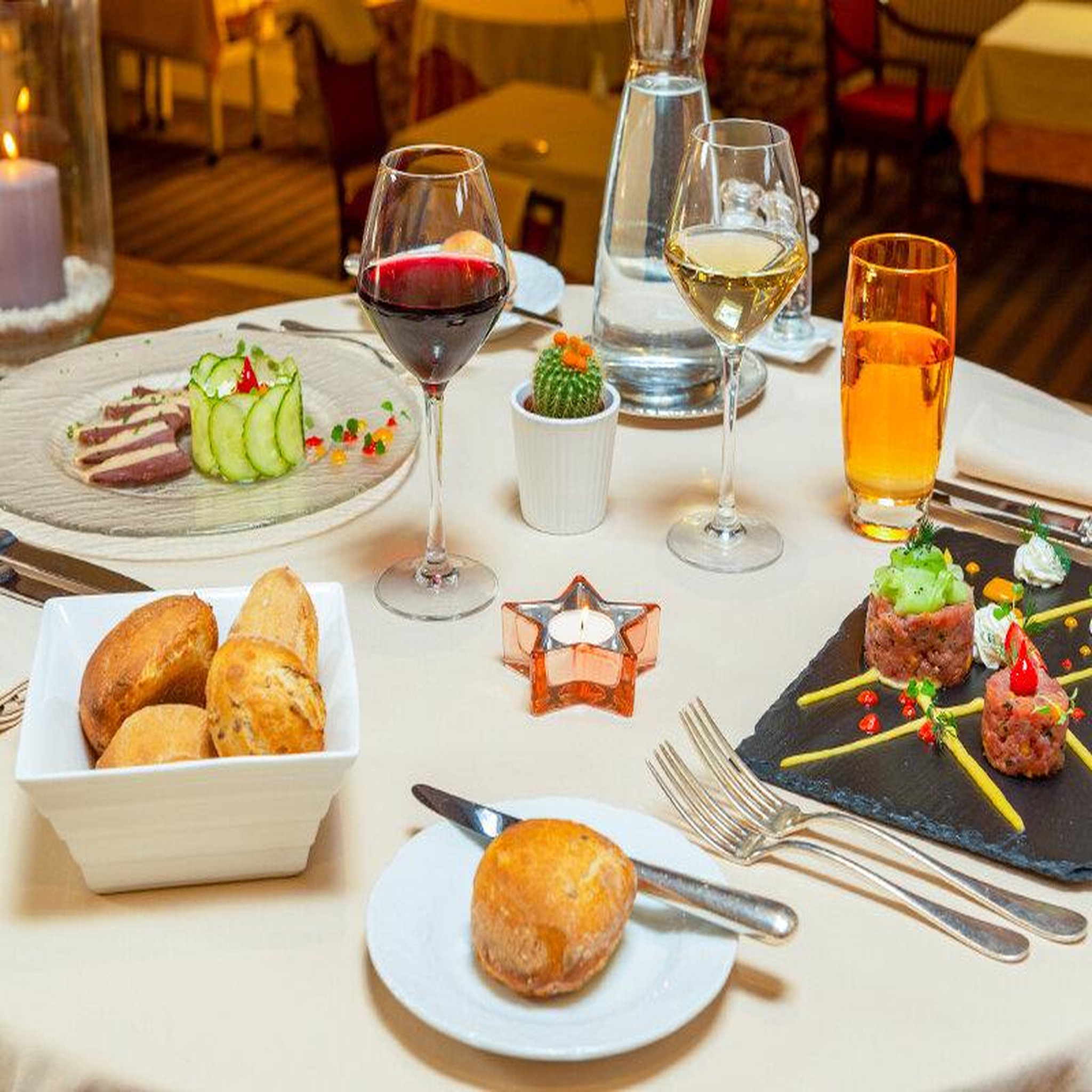 Voir la diapositive 6 : Smartbox Escapade gourmande dans un château près de poitiers avec dîner menu 7 plats - coffret cadeau séjour