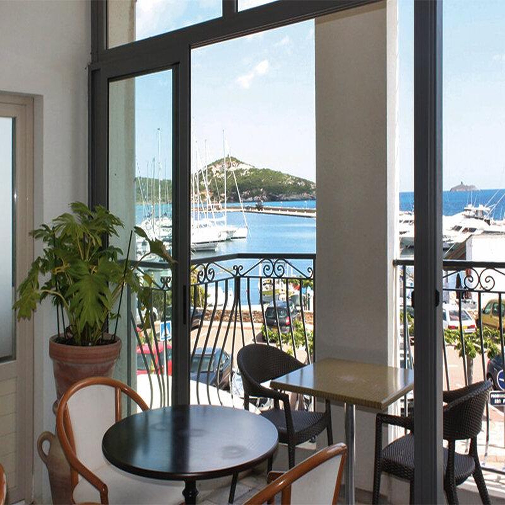 Voir la diapositive 3 : Smartbox 3 jours en hôtel près de Macinaggio en Corse - Coffret Cadeau Séjour
