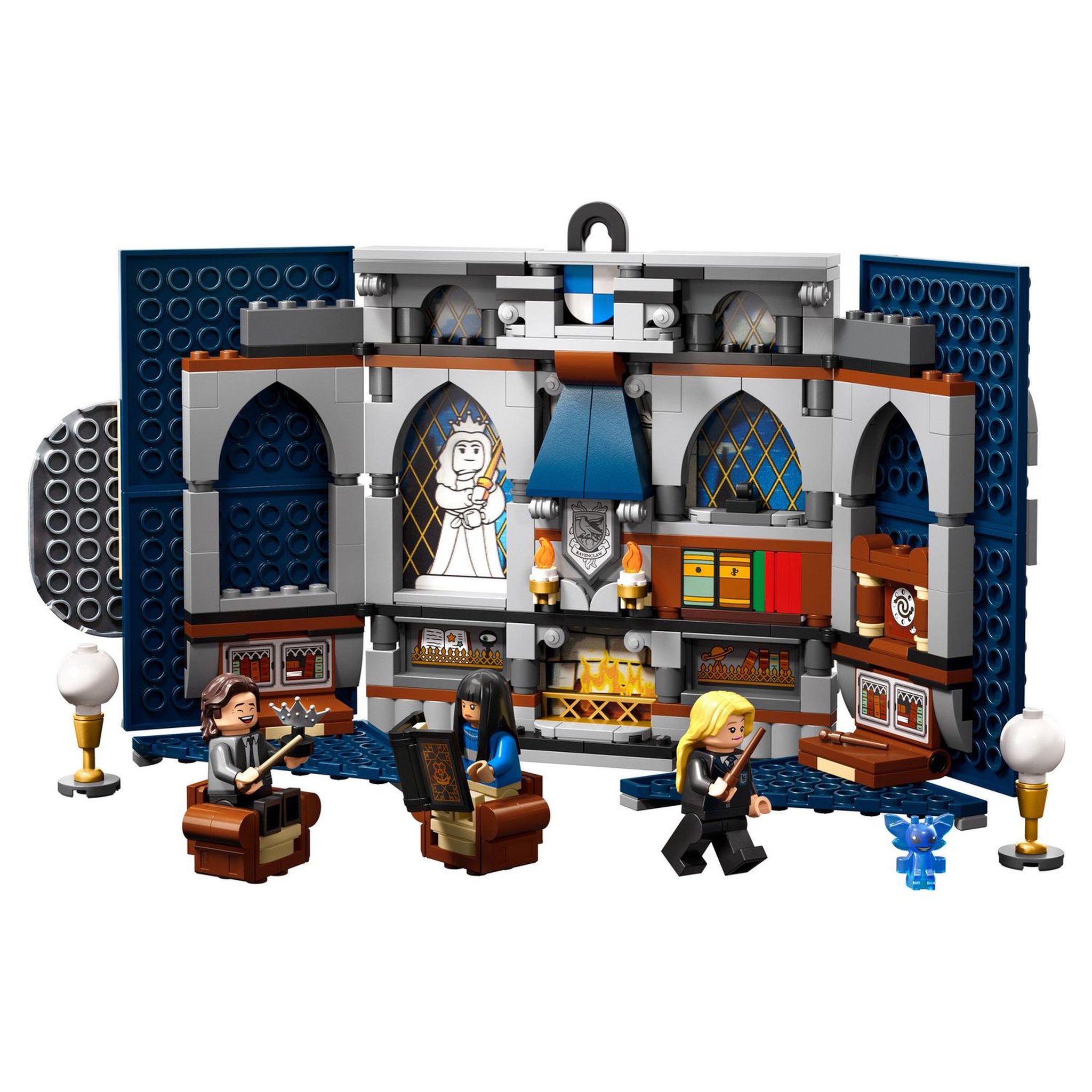 Voir la diapositive 3 : LEGO Harry Potter 76411 - Le blason de la maison Serdaigle, Jouet avec 3 Minifigurines et Diadème, Décoration Murale Salle Commune Château de Poudlard, Collection
