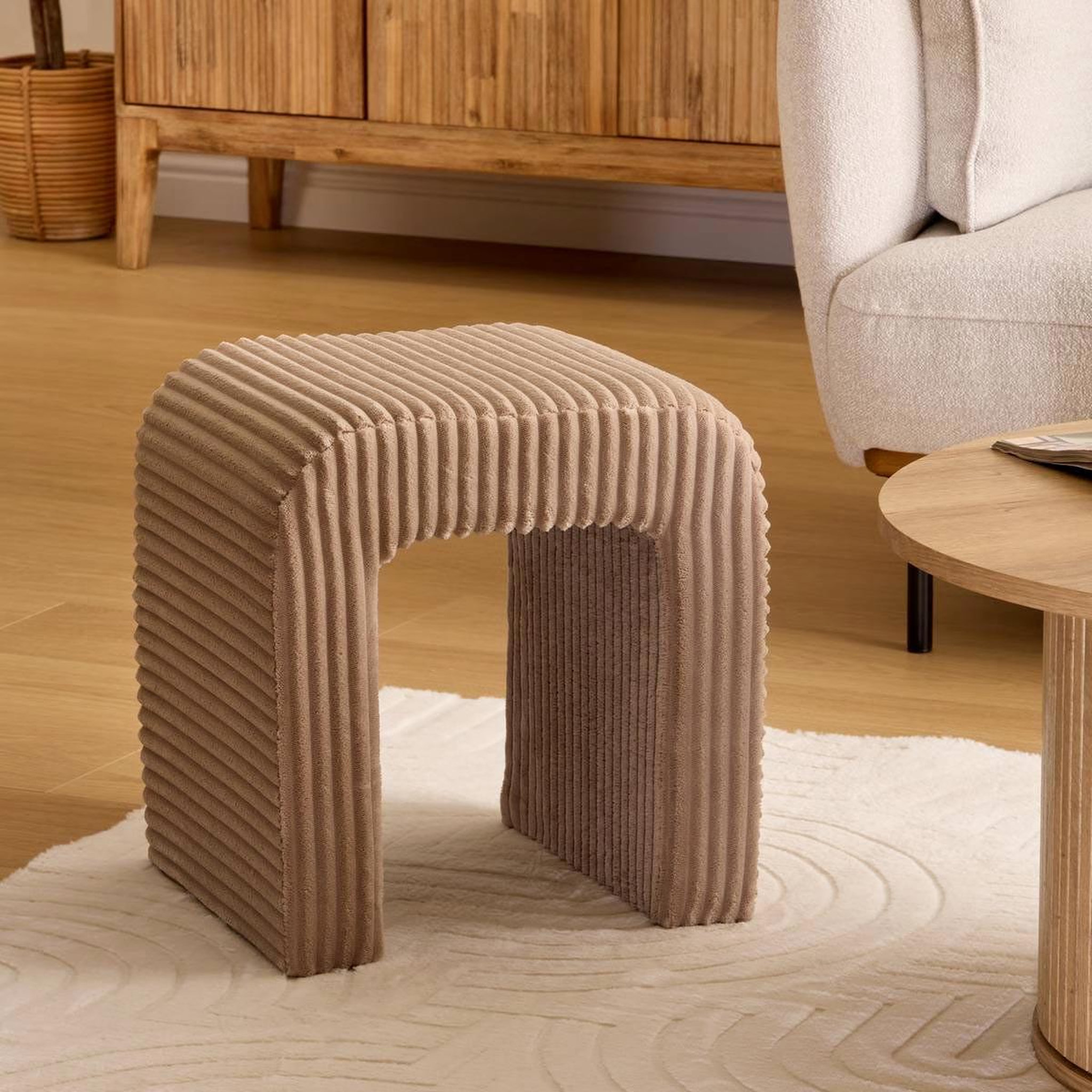 Voir la diapositive 5 : ATMOSPHERA Pouf arche velours côtelé  sevi  43cm beige foncé