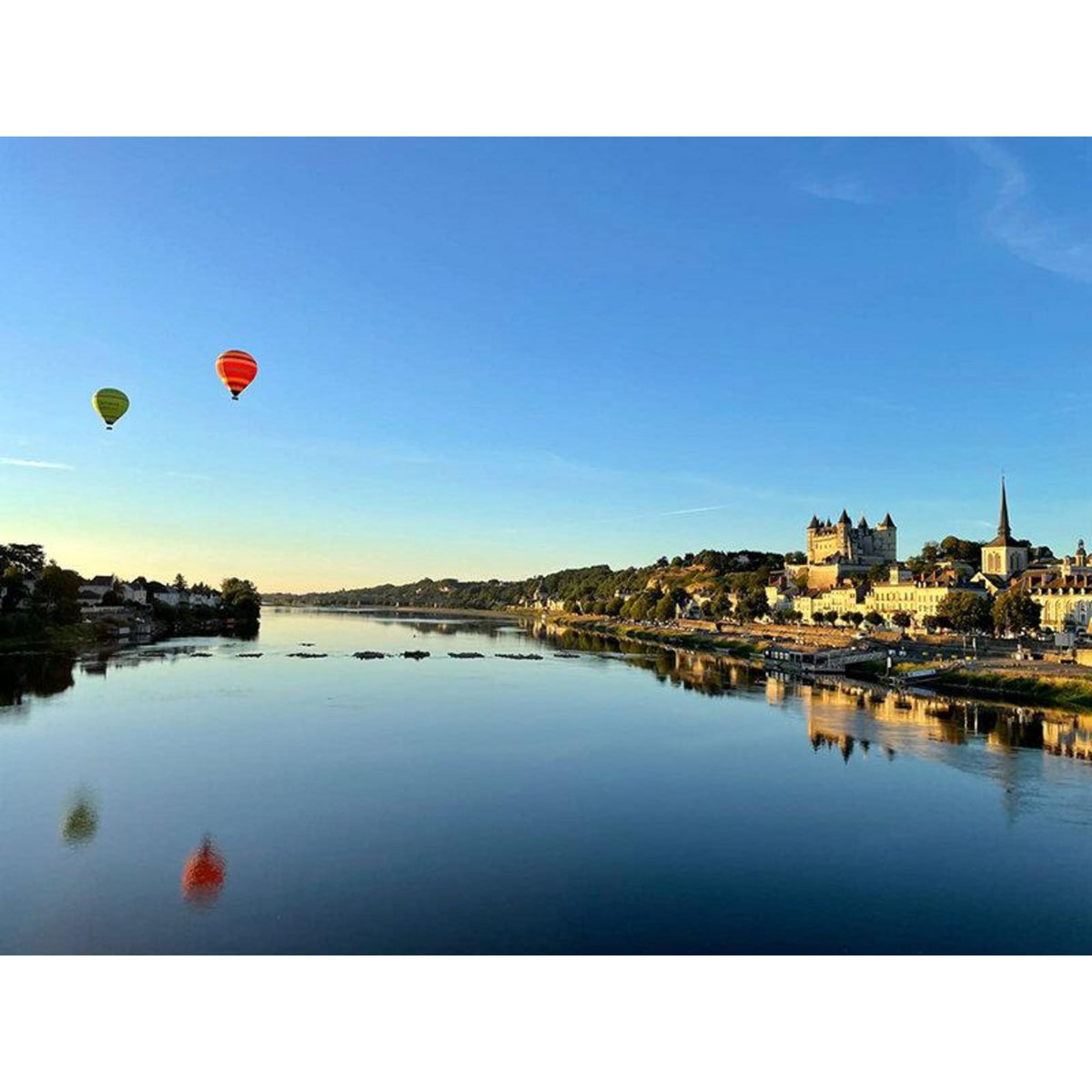 Smartbox Vol en montgolfière au-dessus des châteaux de la Loire avec repas 3 plats pour 2 personnes - Coffret Cadeau Sport & Aventure