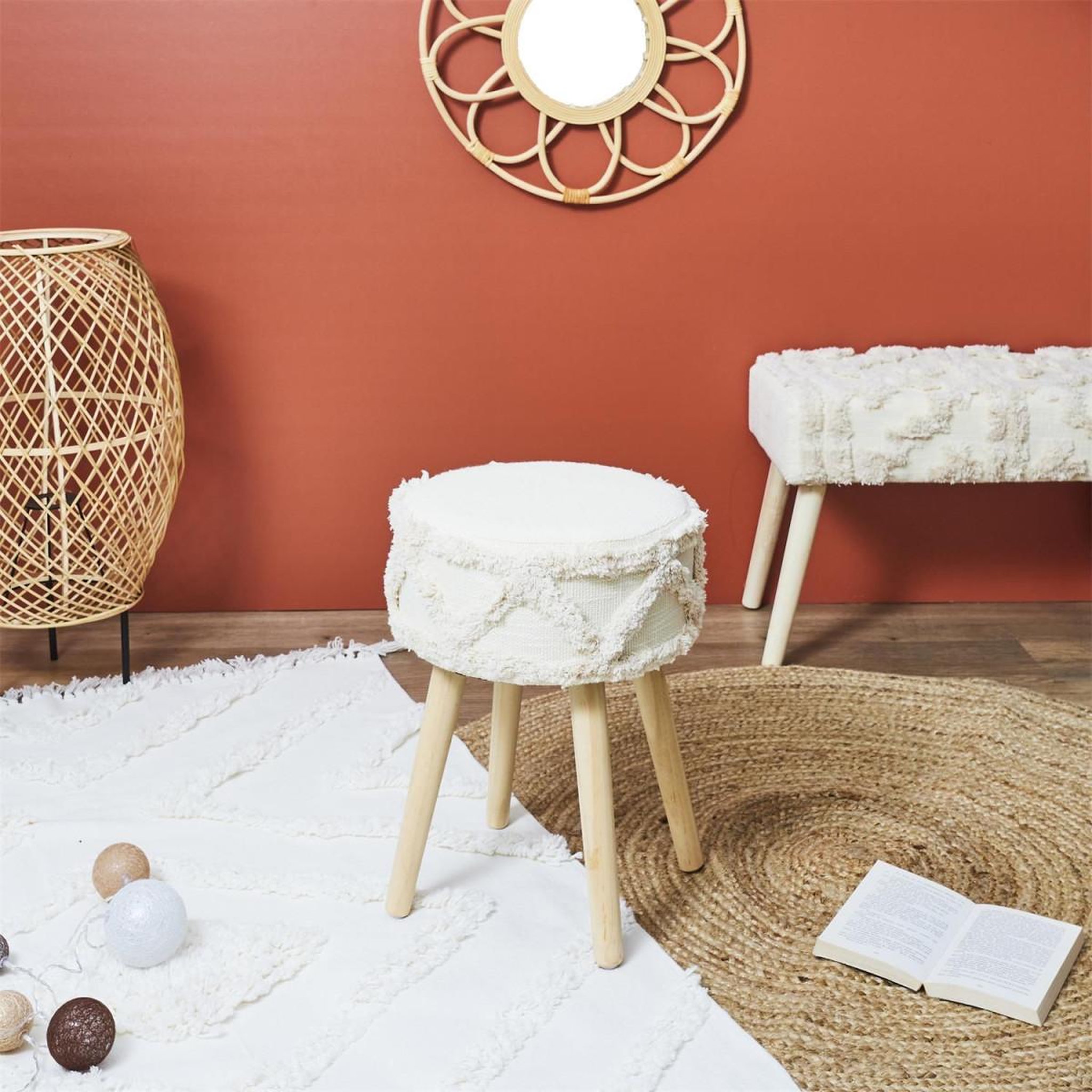 Voir la diapositive 4 : The Home Deco Factory Tabouret design ethnique  mirage  41cm blanc