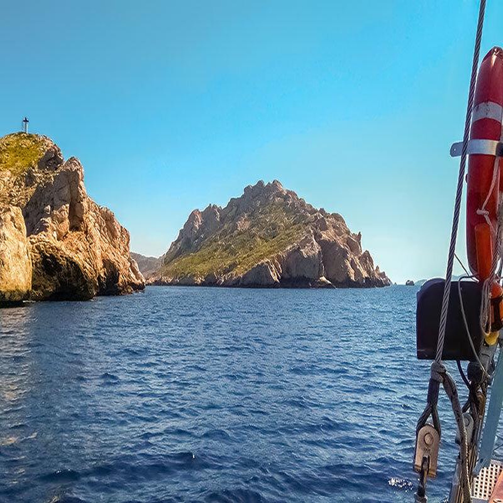 Voir la diapositive 4 : Smartbox 3h30 de croisière au soleil couchant vers les îles du frioul pour 2 - coffret cadeau sport & aventure