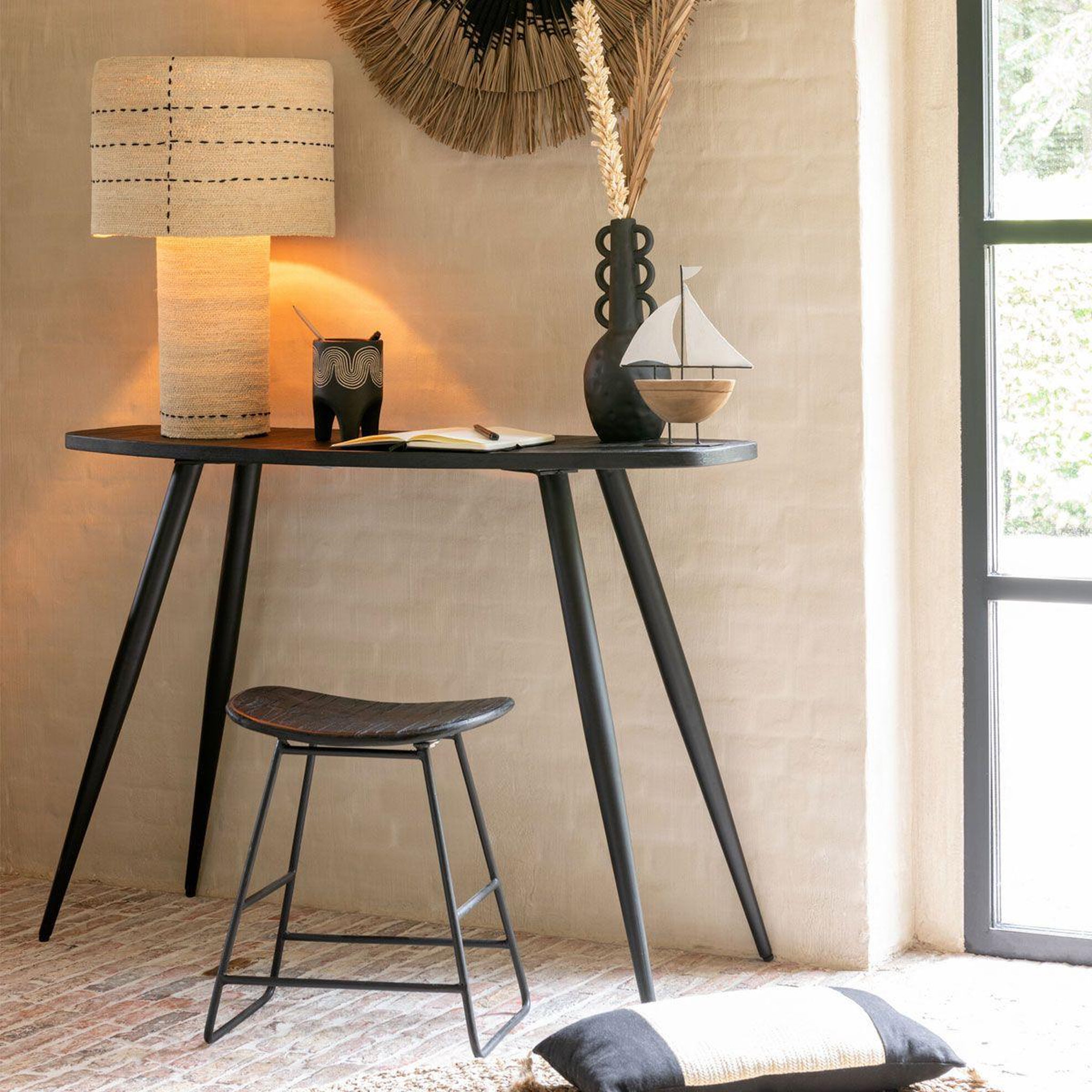 Voir la diapositive 5 : J-LINE Console ovale en bois  teck  120cm noir