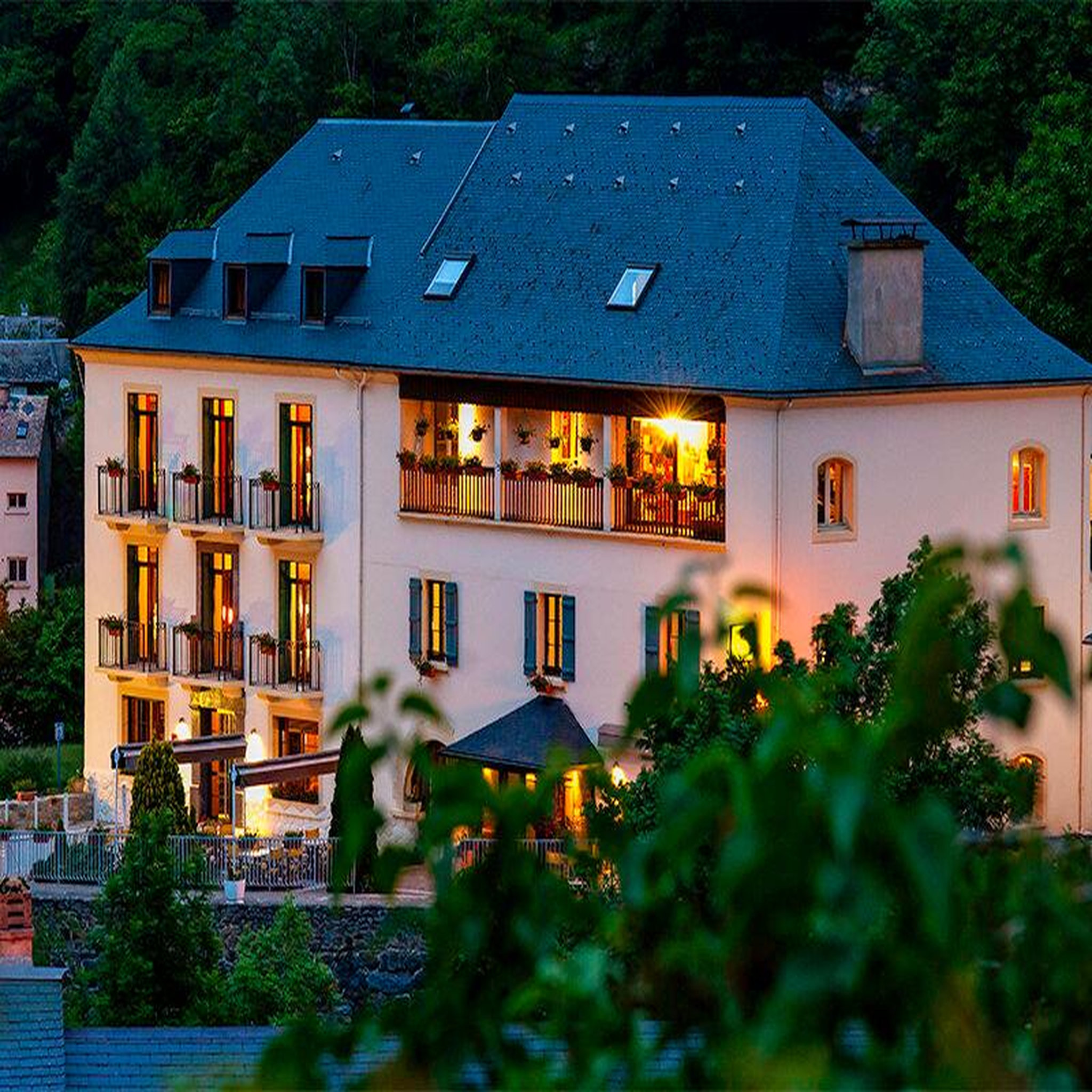 Voir la diapositive 4 : Smartbox Escapade bien-être : 2 jours en suite avec dîner et accès au spa près du cirque de gavarnie - coffret cadeau séjour