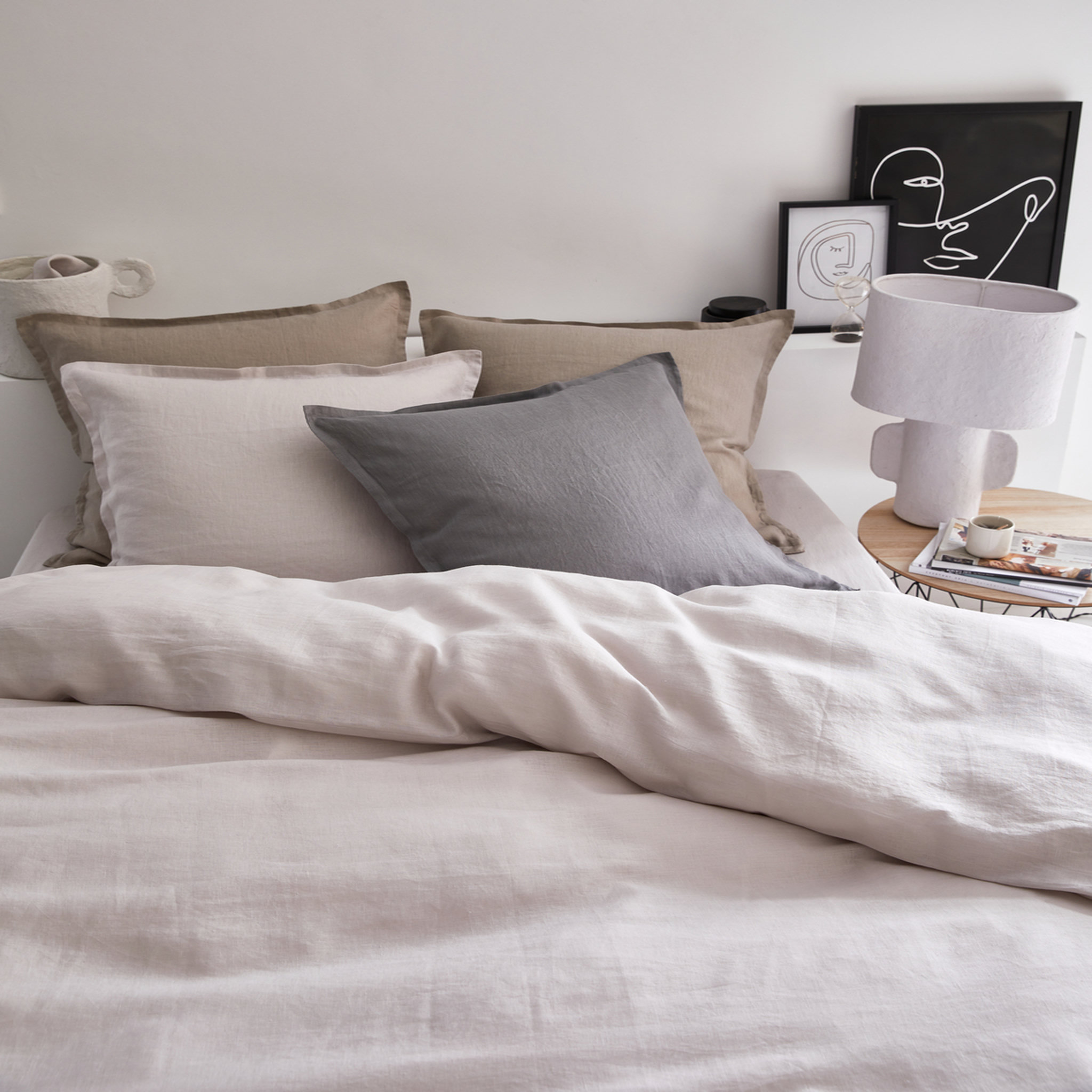 Voir la diapositive 1 : Parure housse de couette unie en lin lavé CAPUCINE