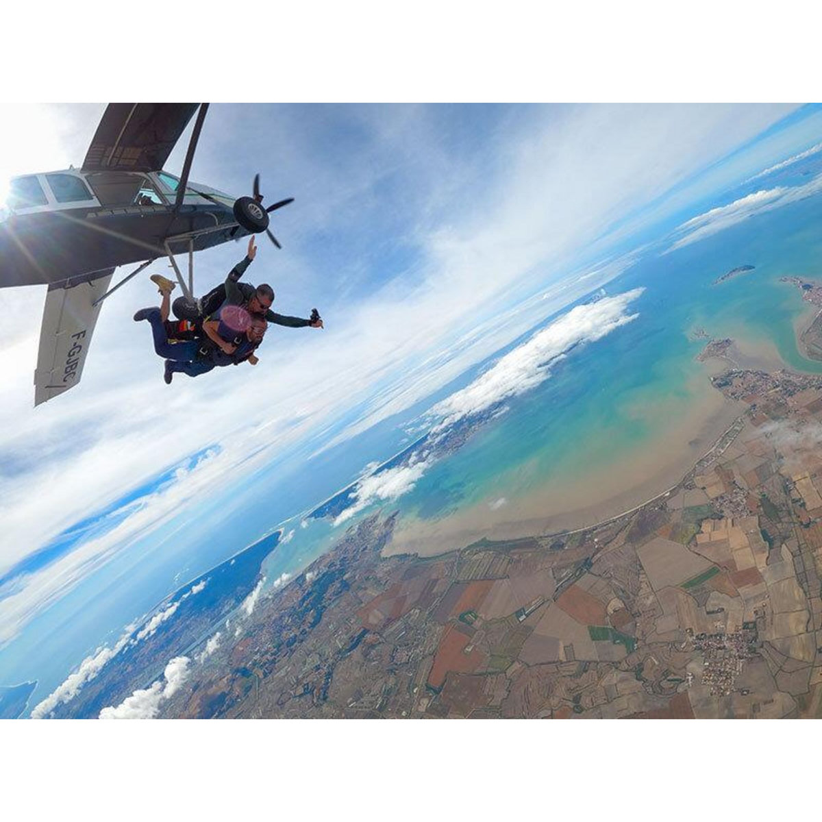 Smartbox Saut en parachute en tandem à La Rochelle en semaine - Coffret Cadeau Sport & Aventure