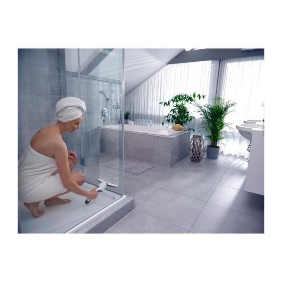 Leifheit LEIFHEIT 51030 - Set aspirateur a vitres Nemo - Reservoir 60ml - Autonomie 45min - IPX7 - Design ergonomique et fin - Waterproof